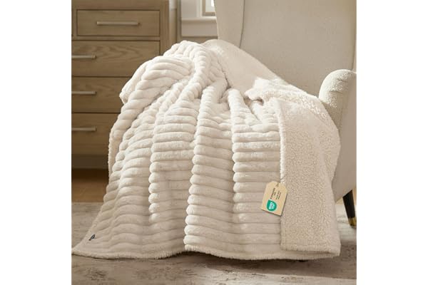 Bedsure ComfyFleece™ Waterproof Dog Blankets for Large Dogs - Soft Pet Cat Blanket Corduroy Fleece for Couch Bed Protector Wa