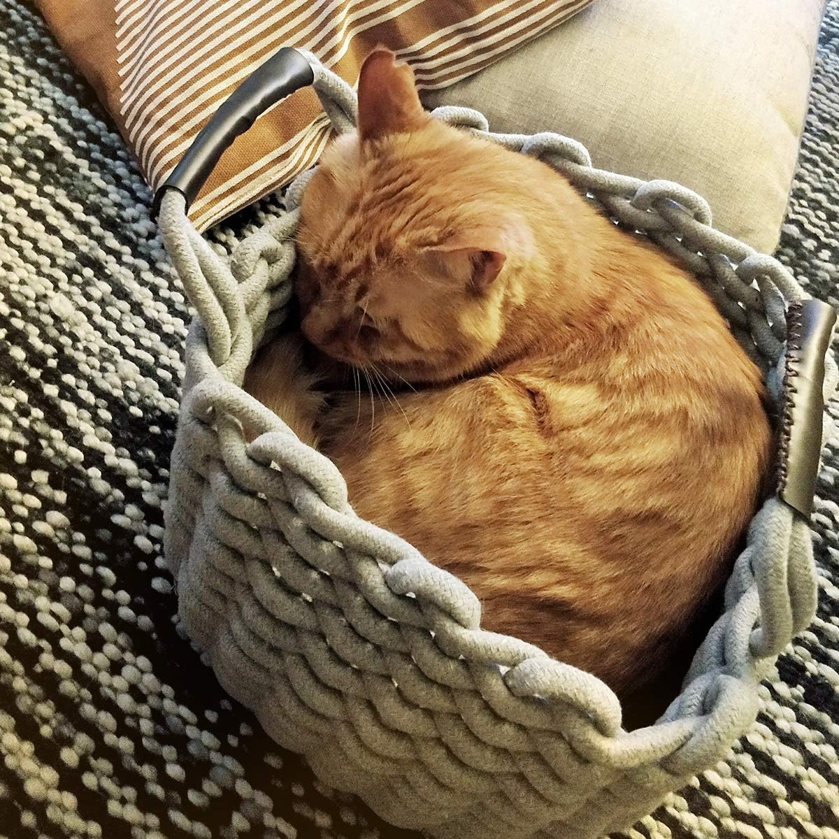 Navaris Small Cat Bed Basket Soft Woven Round Pet Nest with Handles