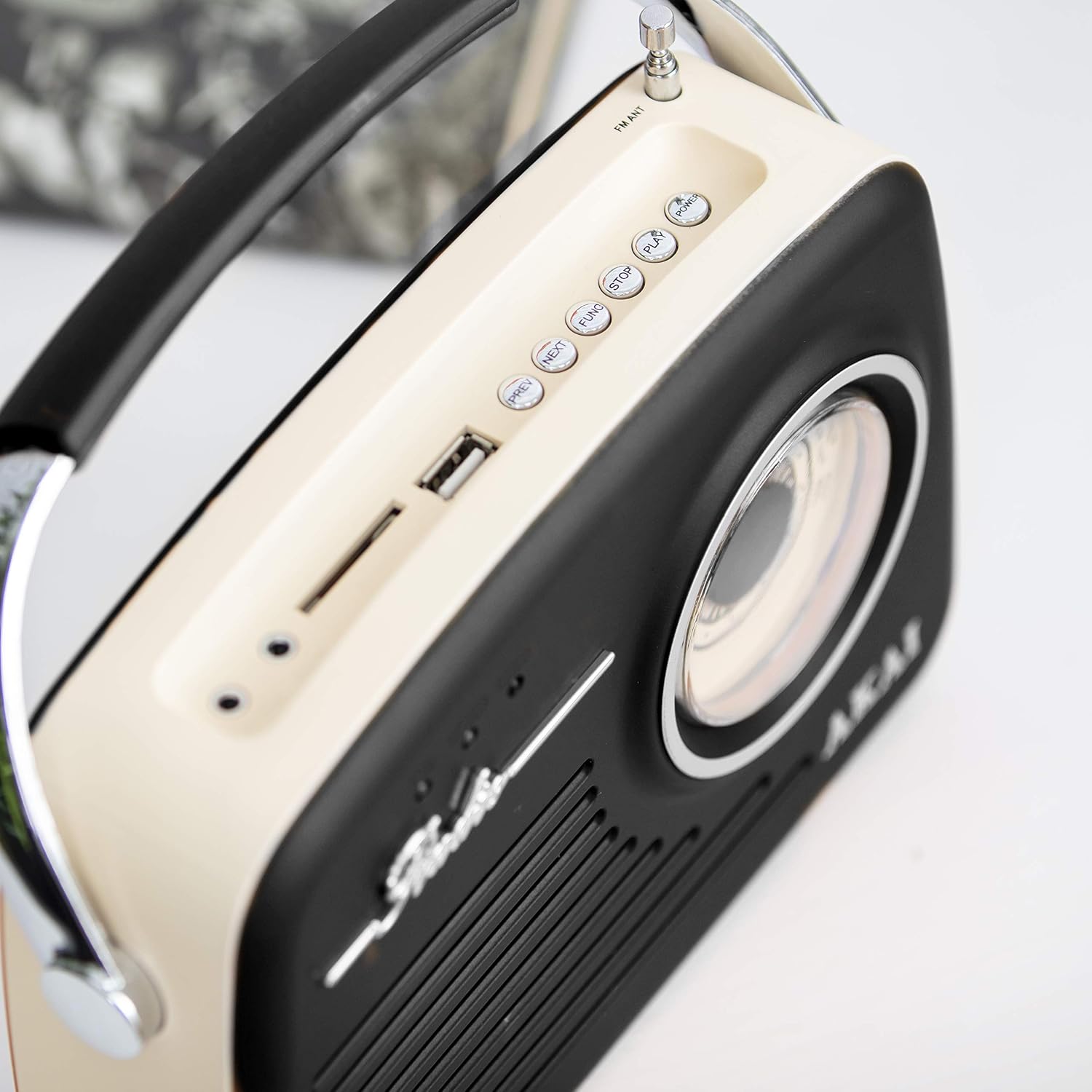 Akai A60014V Vintage Radio with AM and FM Radio Functions, Built-in USB, Crystal Clear 5 W Mono Speaker, 220 V/50 Hz - Image 5