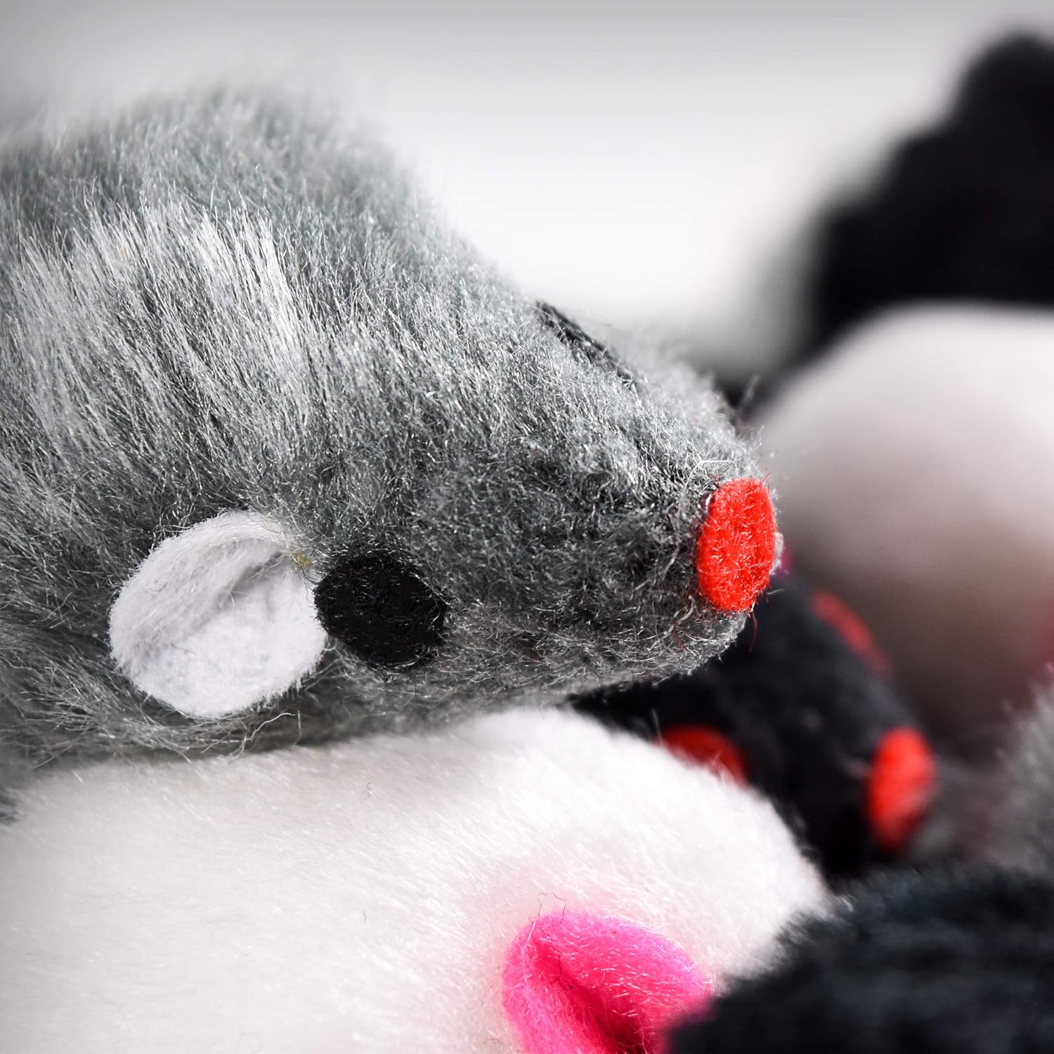 Penn Plax Play Fur Mice Cat Toys – Mixed Bag of 12 Play Mice with Rattling Sounds – 3 Color Variety Pack - CAT531, black and white : Pet Mice And Animal Toys : Pet Supplies