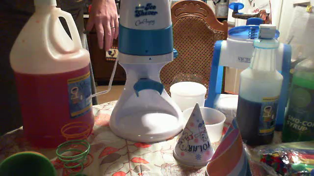 Amazon.com: Back to Basics SIT10823 Ice Treats Electric Ice Shaver