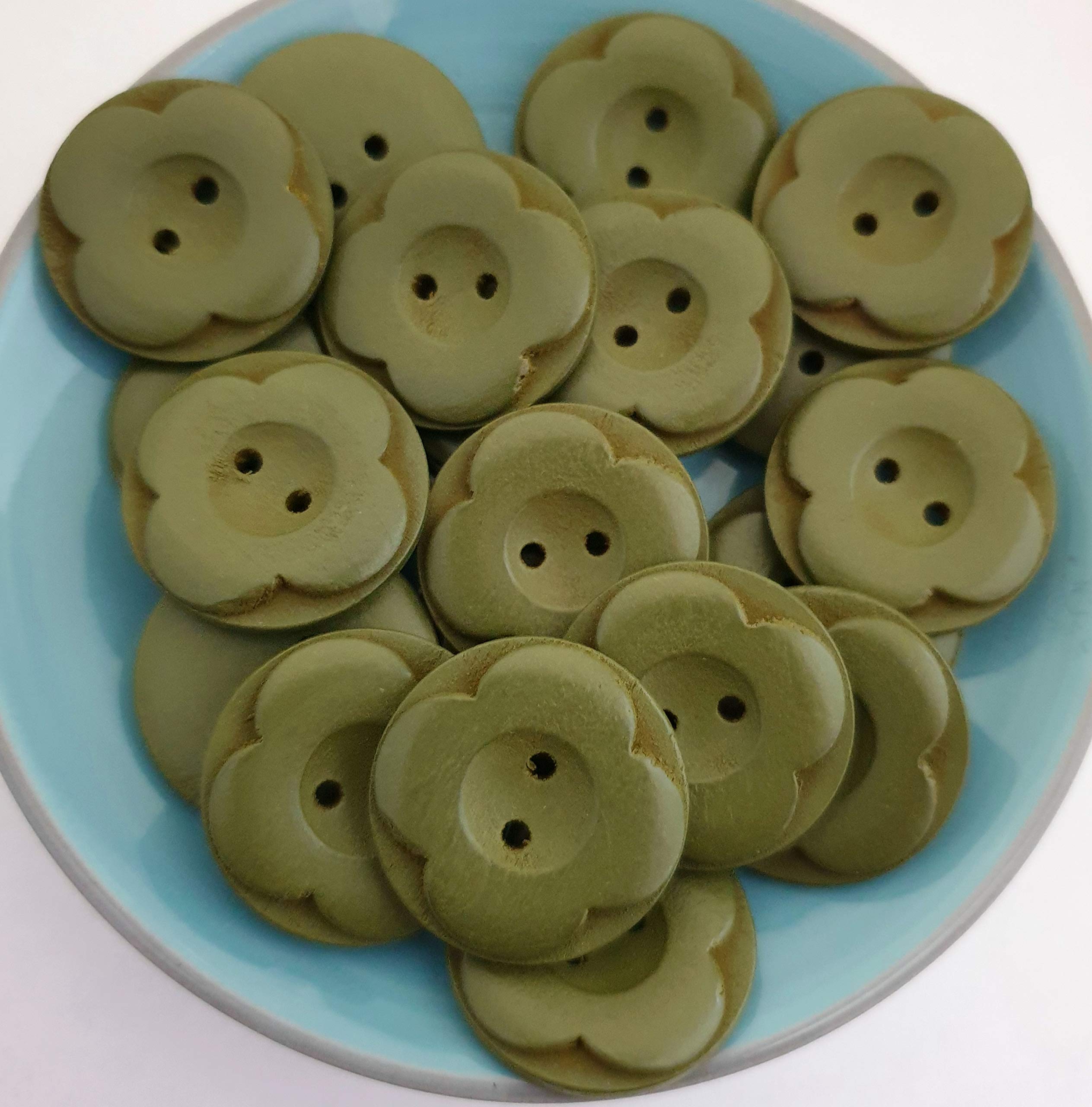 MajorCrafts 12pcs 25mm Carved Flower 2 Holes Round Wood Sewing Buttons Craft Embellishments (Olive Green)
