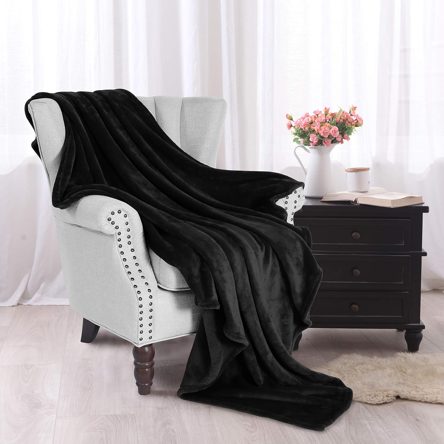 Exclusivo Mezcla Soft Flannel Fleece Velvet Plush Throw Blanket – 50" x 60" (Black): Home & Kitchen