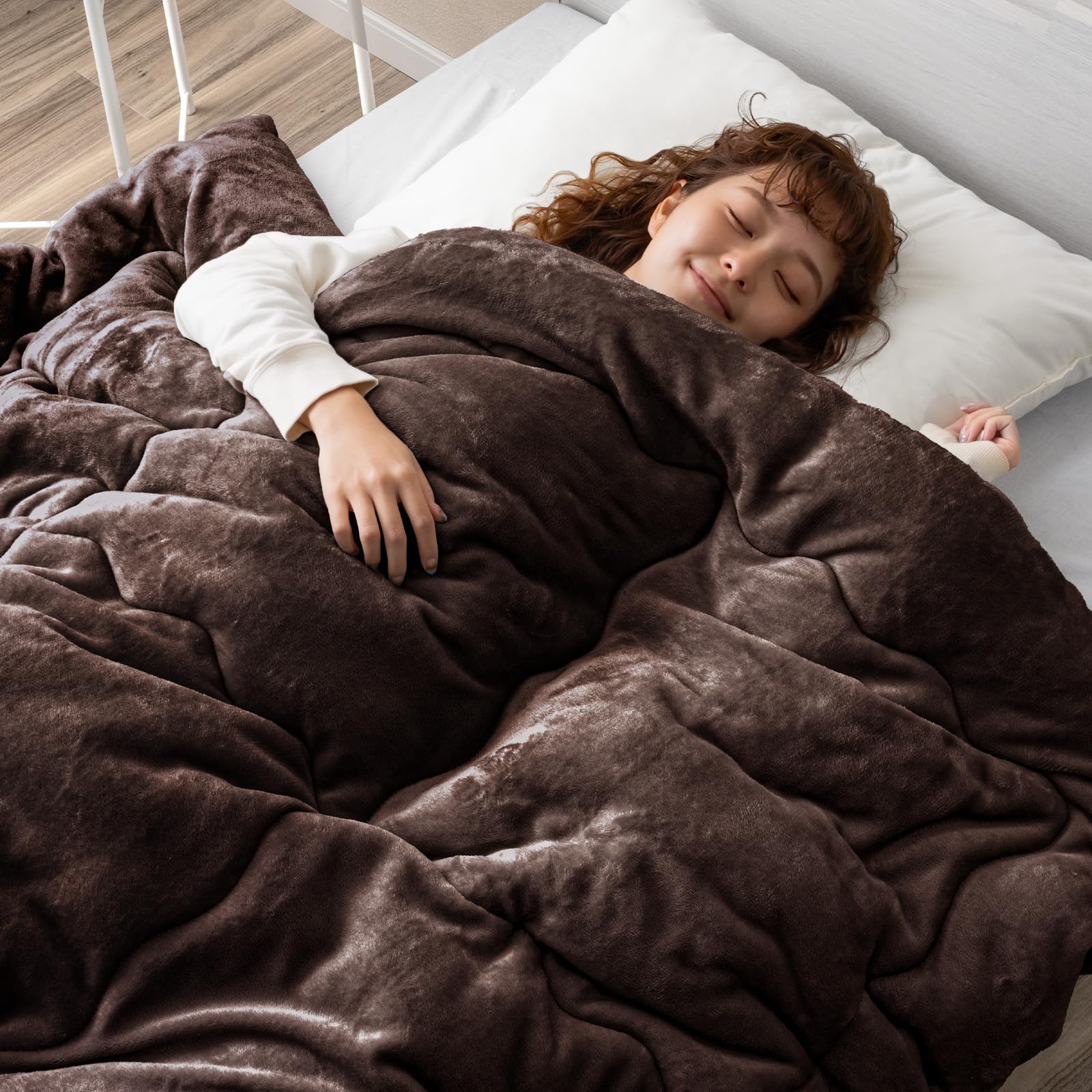 タンスのゲン 掛け布団 シングル 【蓄熱×保温 当店だけの暖か仕様！】 シンサレート 全面使用 洗える 軽量 ふんわり フランネル 収納ケース付き 毛布 抗菌 防臭 冬 61140240(71636)商品画像