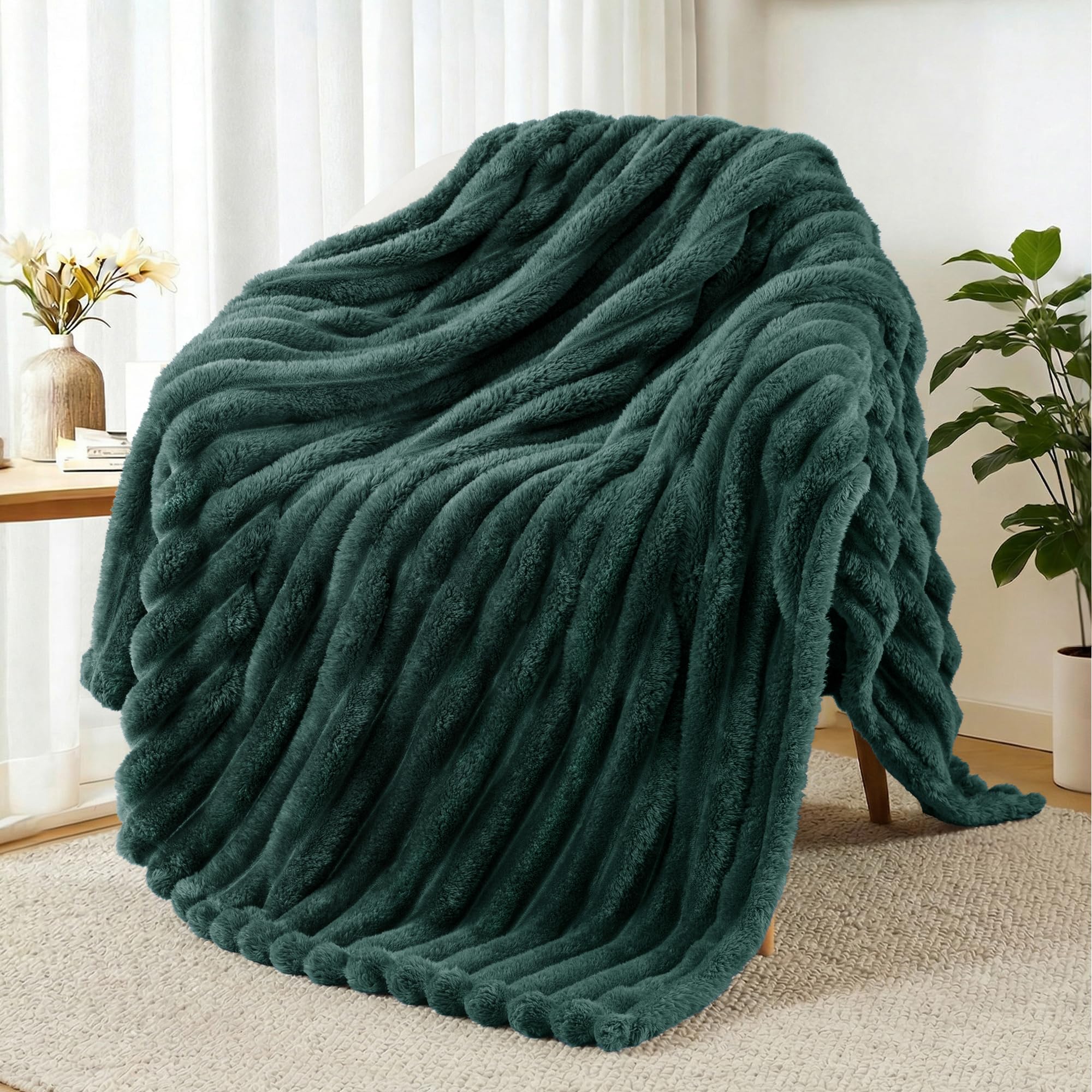 Exclusivo Mezcla Fleece Throw Blanket for Sofa, Super Soft Striped Jacquard Bed Blanket, Lightweight Fuzzy Cozy for All Seasons, 127x152 CM, Forest Green