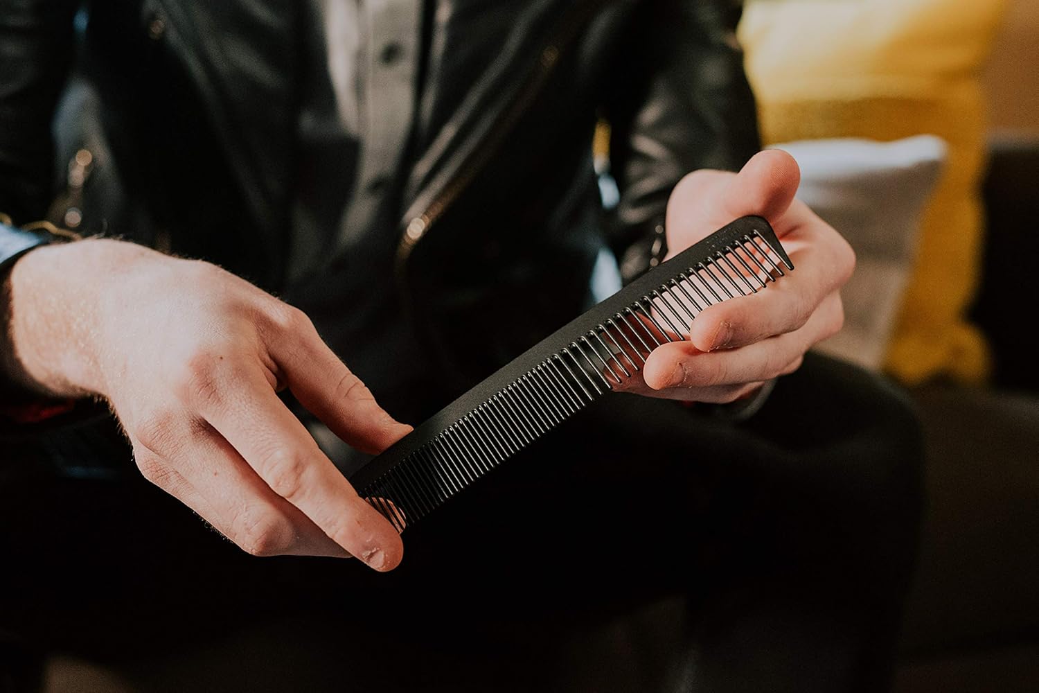 Chicago Comb Model 6 Carbon Fiber, 17.8 cm long, graphite black, anti-static - Image 3