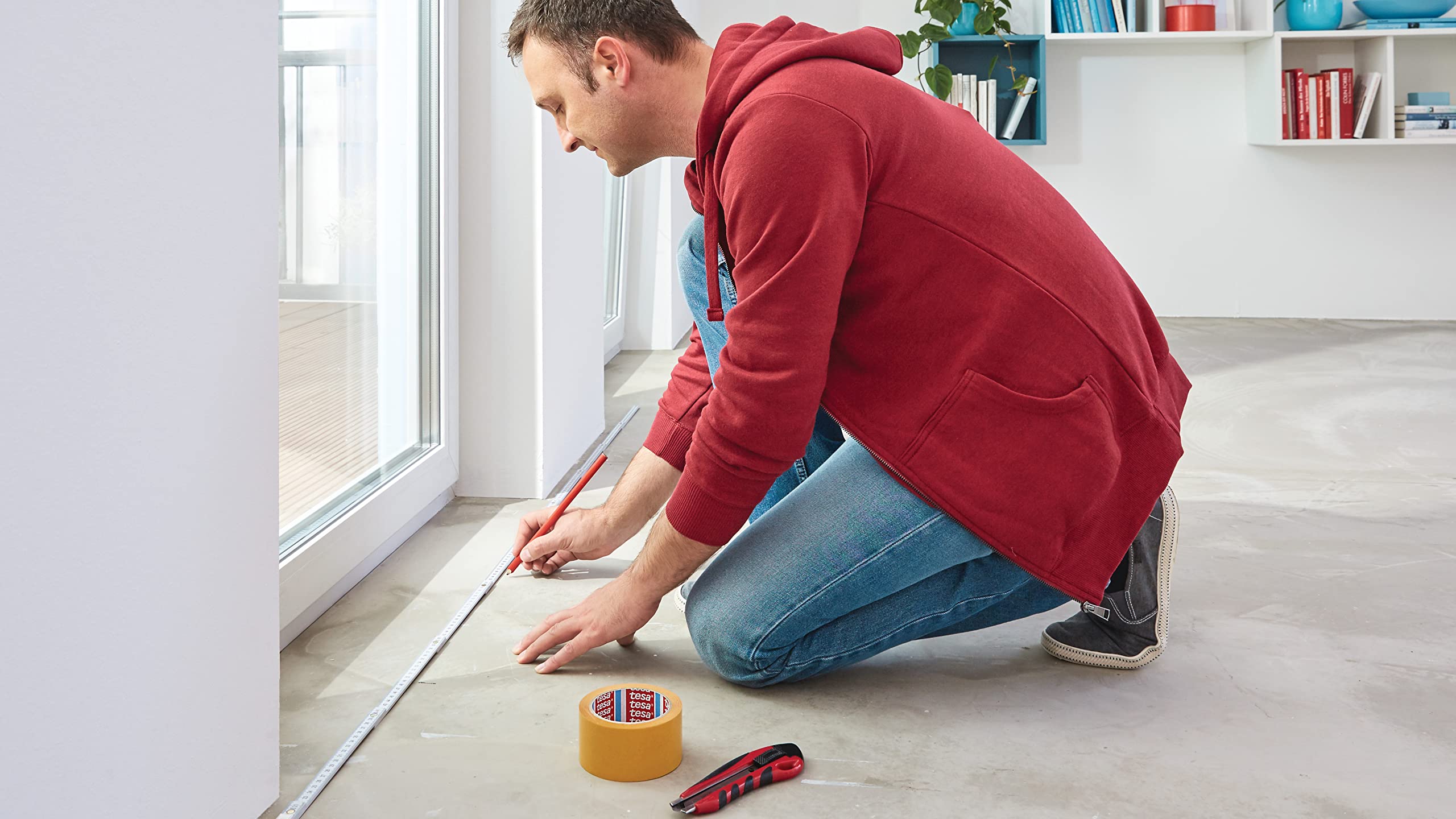 tesa Verlegeband extra stark klebend - Doppelseitiges Klebeband zum Verlegen von Teppich und PVC-Belag - doppelseitig klebend - 10 m x 50 mm 2