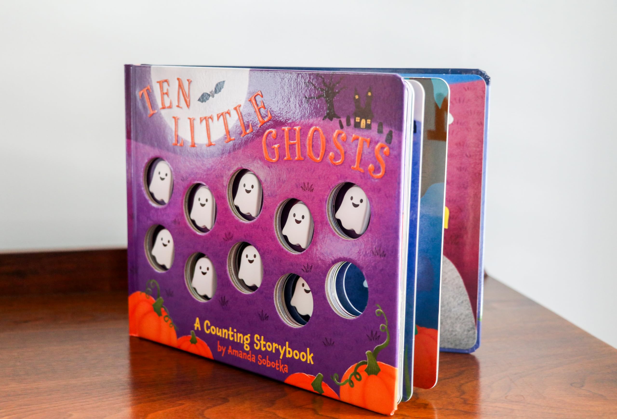 Ten Little Ghosts: A Counting Storybook