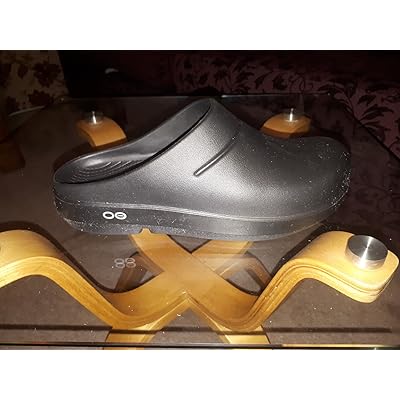 oofos nursing clogs