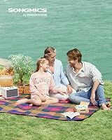 SONGMICS GCM50K Picnic Blanket 195 x 150 cm Insulated Waterproof Red Green view 2