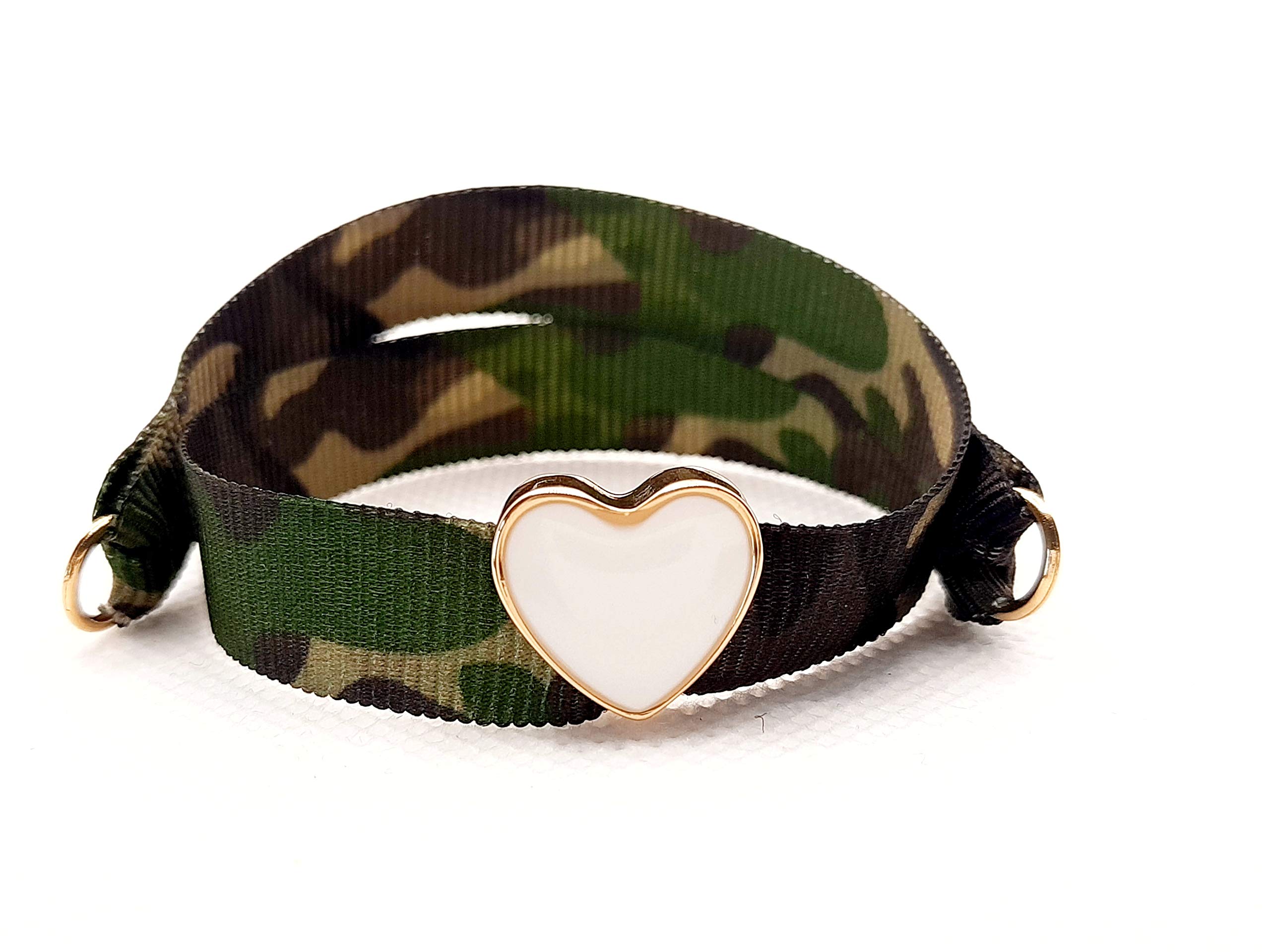 Nora Pfeiffer Knot Bracelet Camouflage Fabric with White Heart Charm Made of Enamelled Brass Gold-Plated