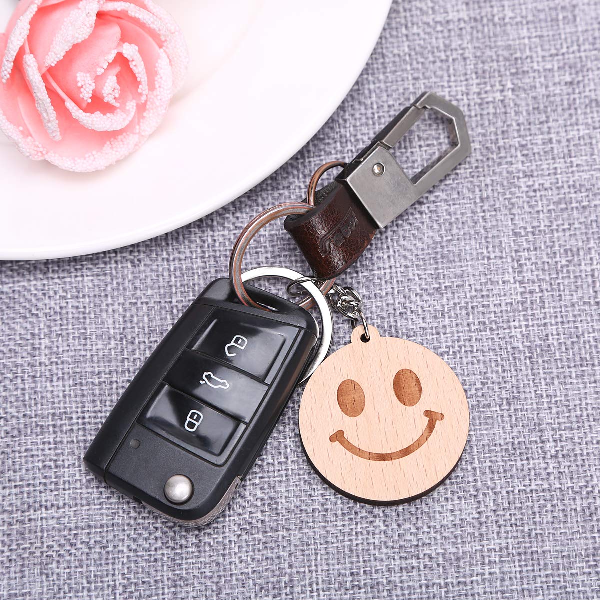 Wooden Keychain, Gift Keychain for Family and Friends (Smiley Face)