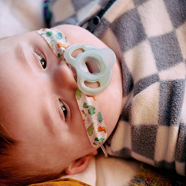 TOMMEE TIPPEE ULTRA-LIGHT SILICONE PACIFIER, 18-36 MONTHS, SYMMETRICAL ONE-PIECE DESIGN, BPA-FREE SILICONE BINKIES, BLUE/WHITE, PACK OF 2