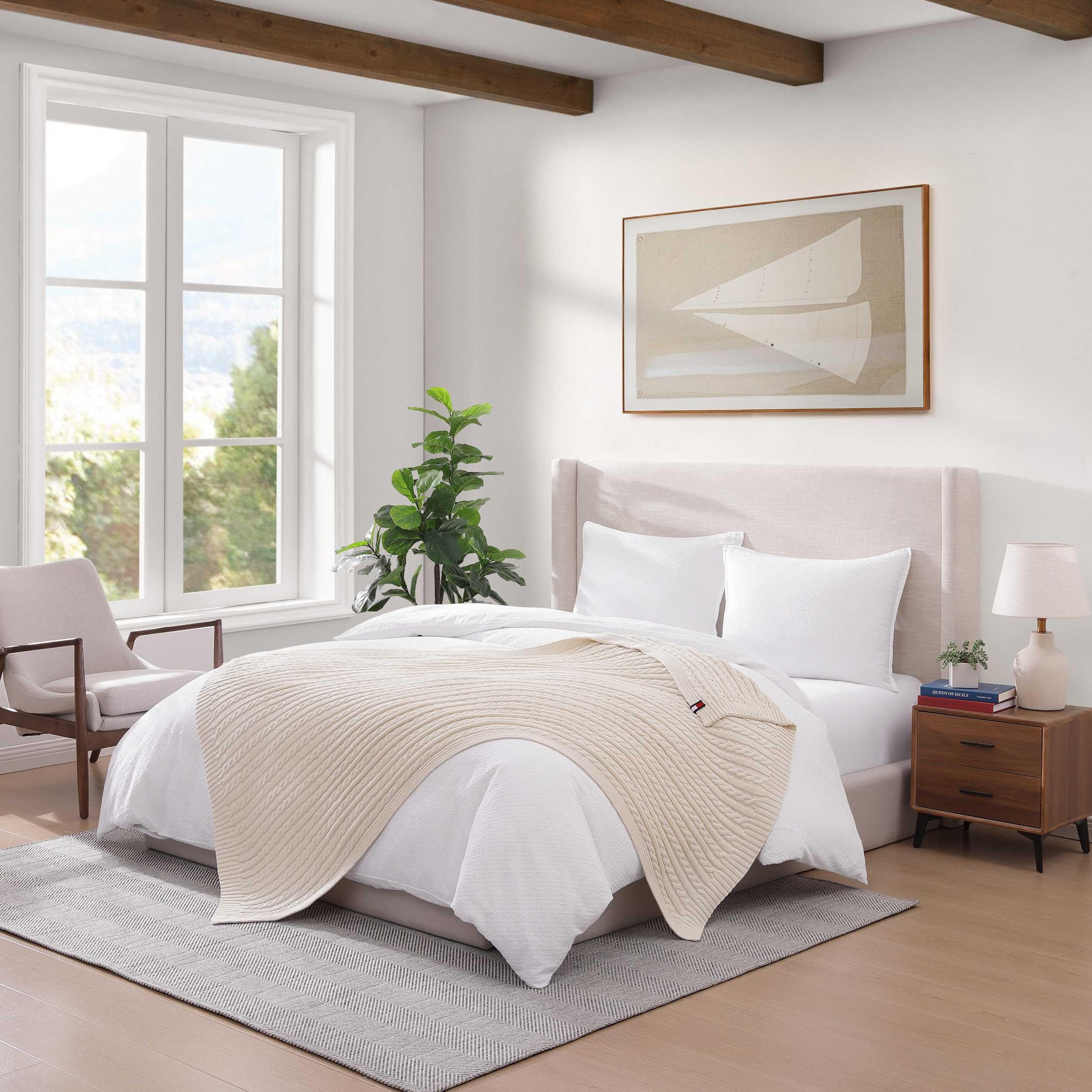 Tommy Hilfiger – Blanket, Ultra-Soft Cable Knit Throw Blanket for Bed or Couch, Lightweight Bedding with a Soft Textured Feel & Iconic Flag Logo (Off-White, 50″ x 70″)