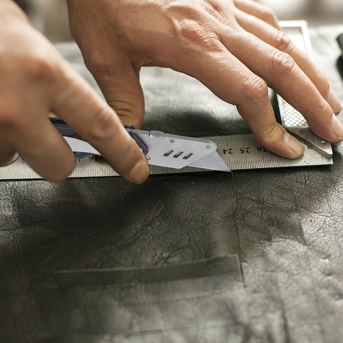 Folding Box Cutter Utility Knife Tingtio Utility Pocket Knife Box Cutter Knives with 11 Replaceable Blades, Belt Clip, Easy Release Button, Quick Change and Lock-Back Design