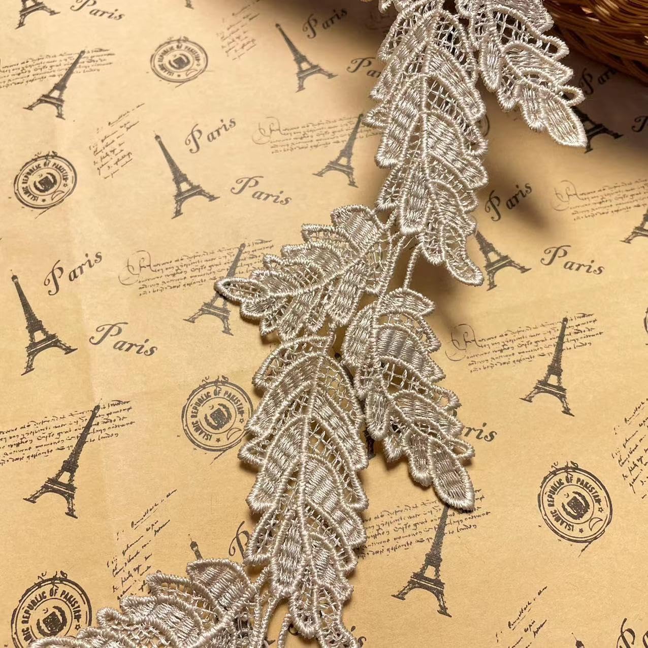 2 Yards Leaf Shape Lace Edge Trim Ribbon 9.5 cm Vintage Style Trimmings Fabric Embroidered Applique Sewing Craft Wedding Bridal Dress Embellishment DIY Party Decoration Clothes Embroidery (Khaki)