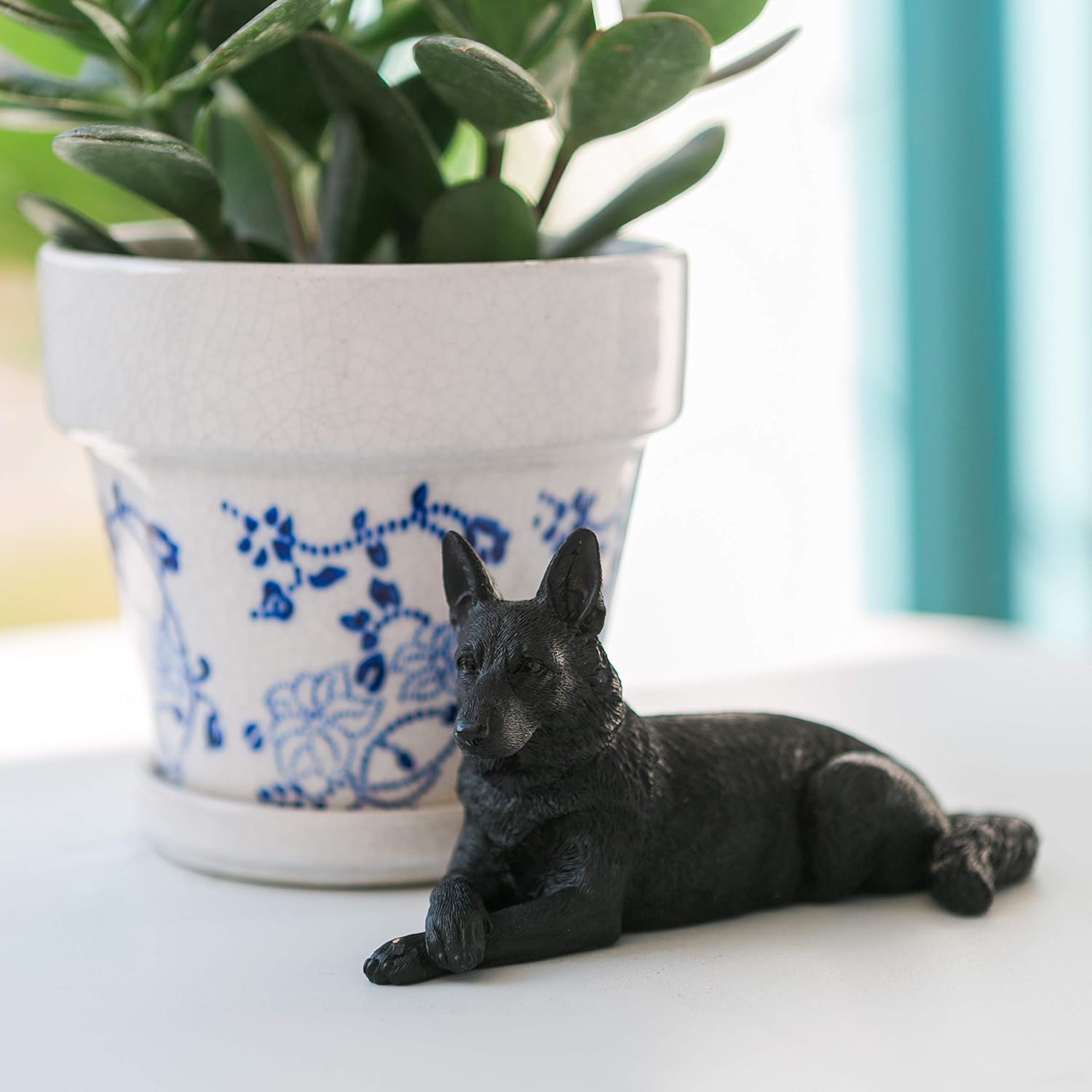Boulevard East Concepts Black German Shepherd Dog Breed Collectible Figurine: Home & Kitchen