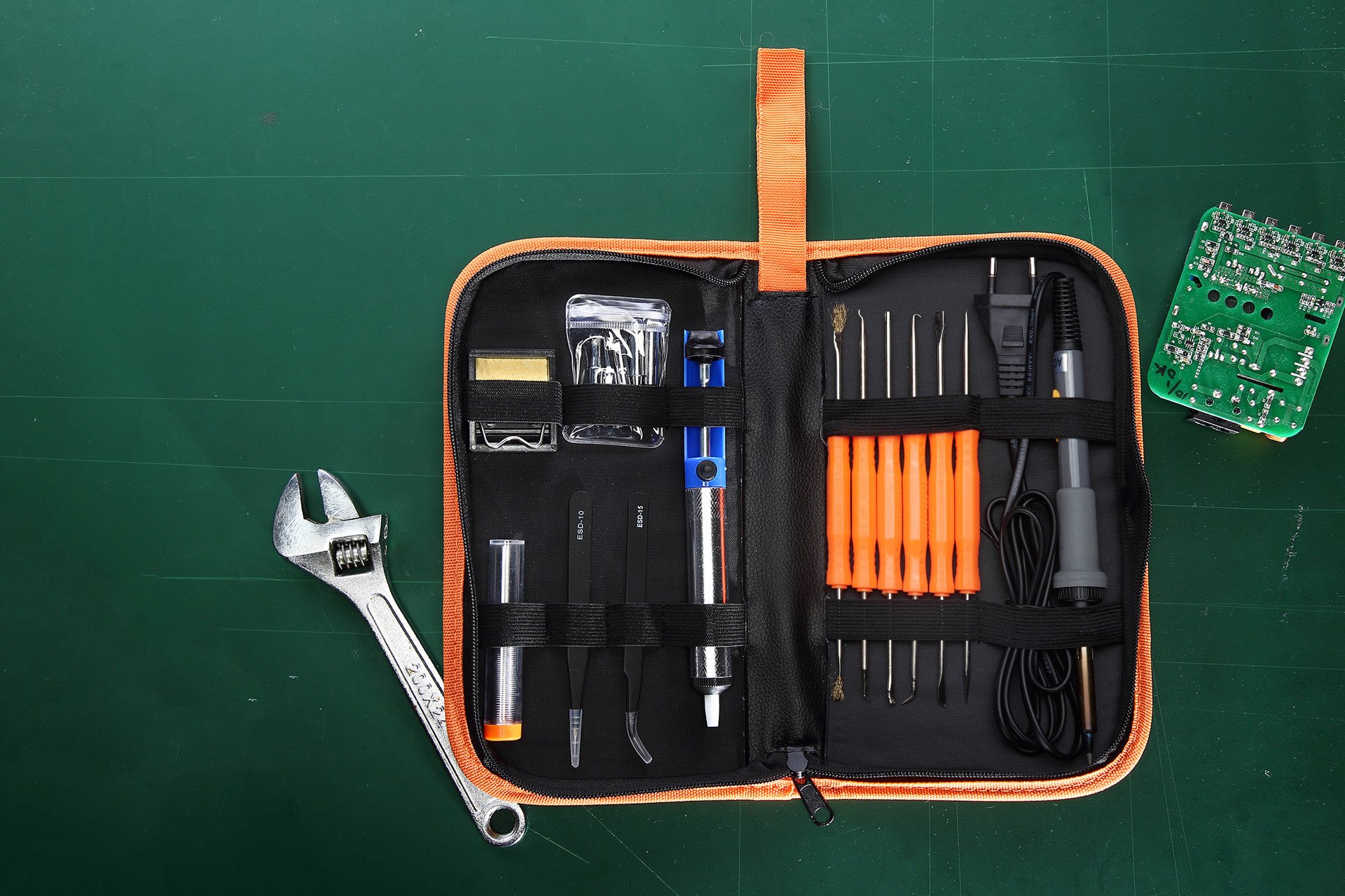 Powerextra 18PCS Fer à Souder Souder Kits Électrique 60W 220V Température Réglable Outil de Soudage 6pcs, Ventouse, Support de Fer à Souder, Fil de Soudure, Pincette Support et Boîte à Outils