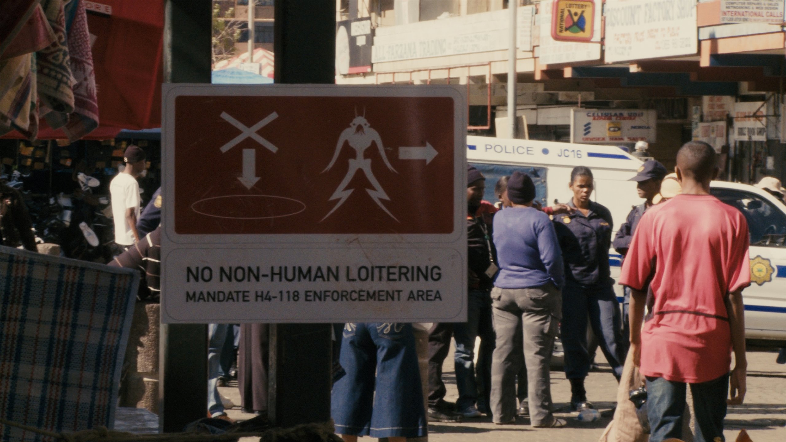 District 9 (Blu-ray) 5