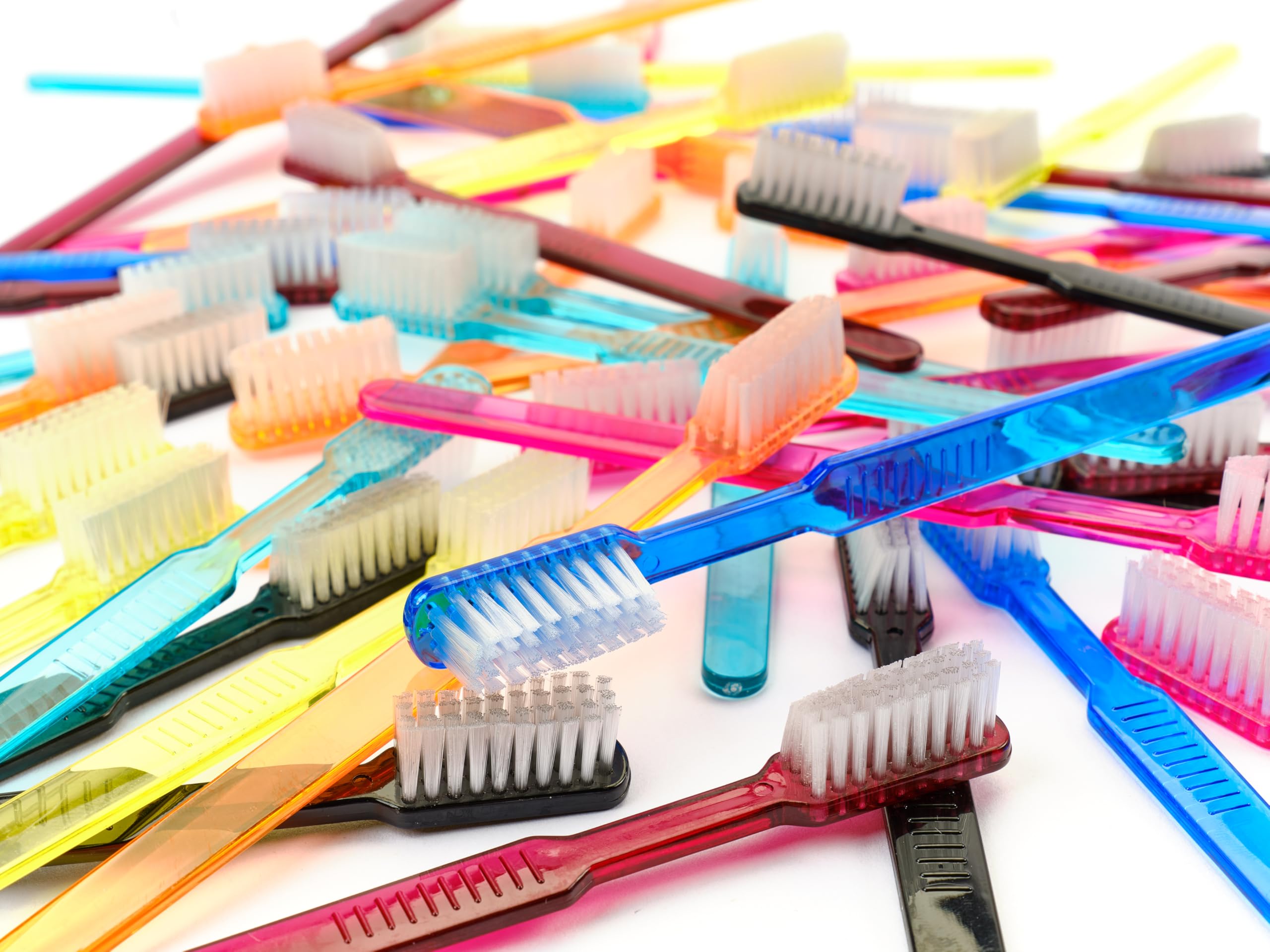 Dr. Bauer Disposable toothbrushes, Disposable toothbrushes with Toothpaste Individually Packaged 100 Packs Mix (Blue-red-Pink-Black)