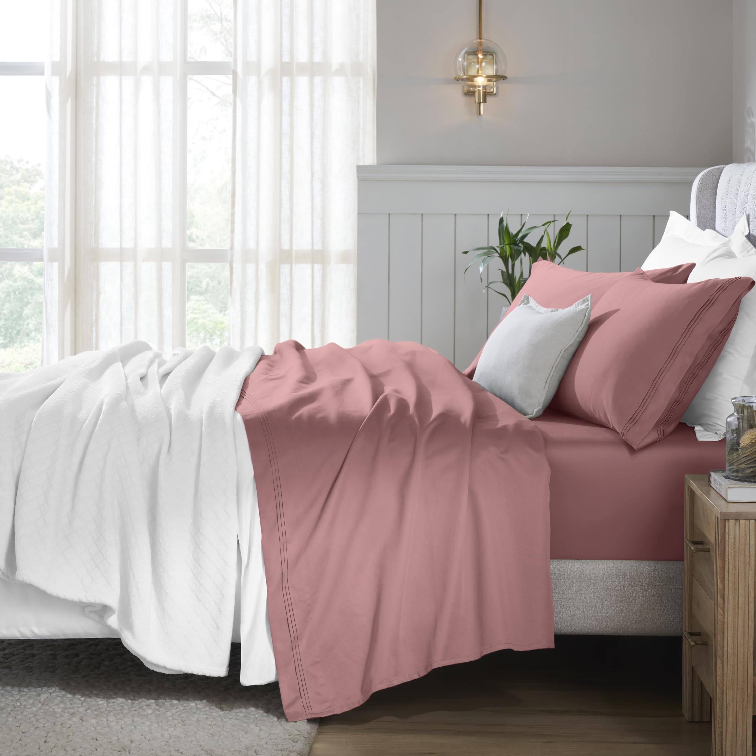 Superior Egyptian Cotton 3 Piece Sheet Set, 650 Thread Count, Eco-Friendly, Sustainable Sheets, Ultra-Soft Basics, Solid, Deep Pocket Fitted Sheet, Flat Sheet, Pillowcase, Twin XL, Blush