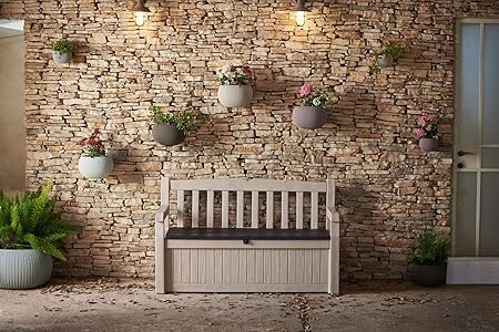 Amazon De Koll Living Gartenbank Mit Kissentruhe 265 Liter Wetterfester Stauraum Der Blickfang Im Garten