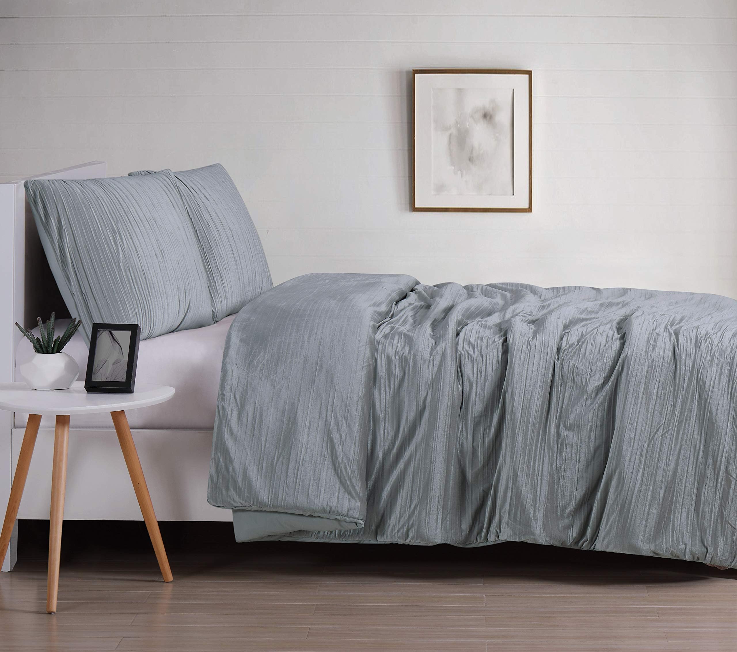 Christian Siriano Crinkle Luster Velvet Comforter Set, Full/Queen, Platinum