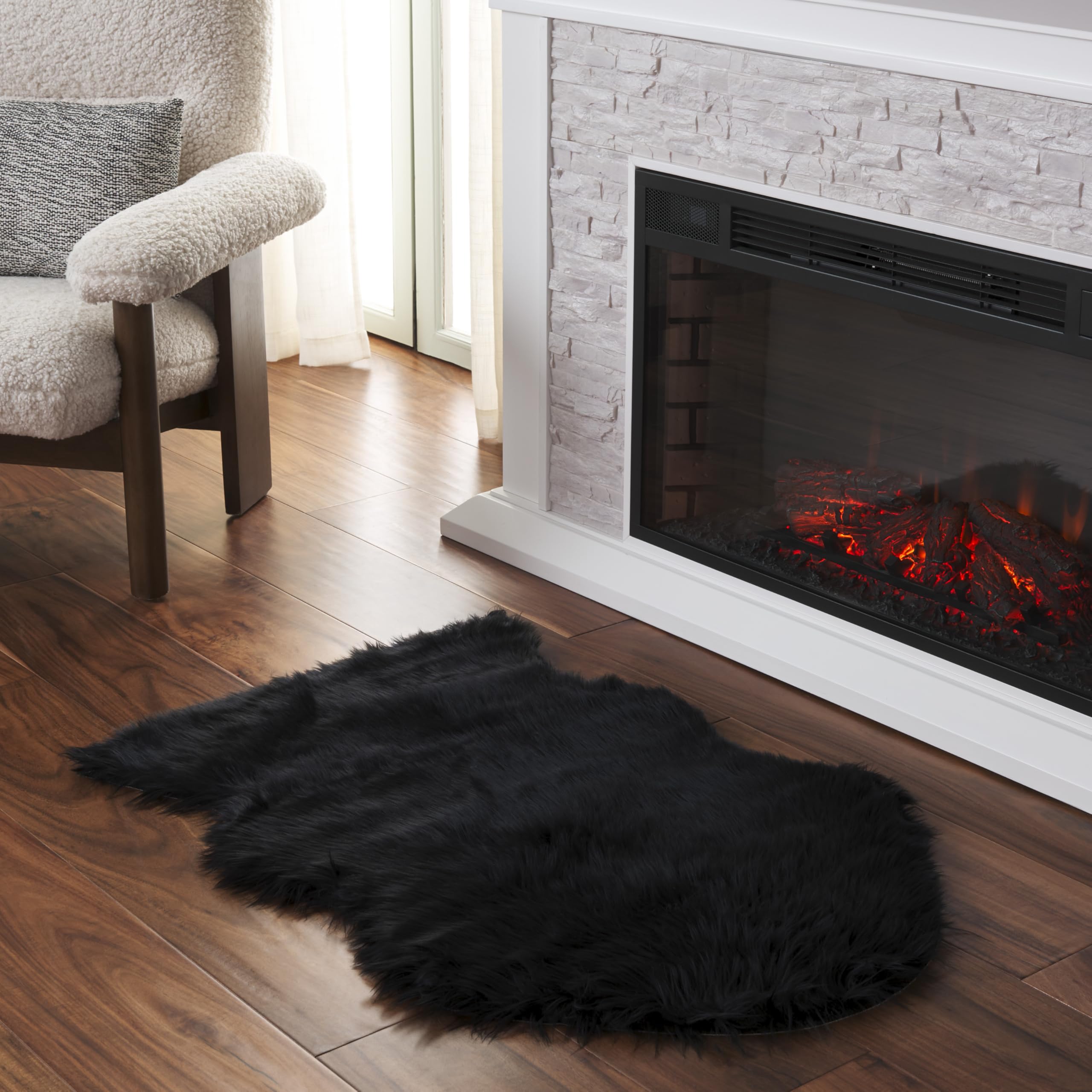 Safavieh Faux Sheepskin Indoor Woven Accent Area Rug, Faux Fur Collection, FSS115, in Black, 61 X 91 cm for Living Room, Bedroom or Any Indoor Space