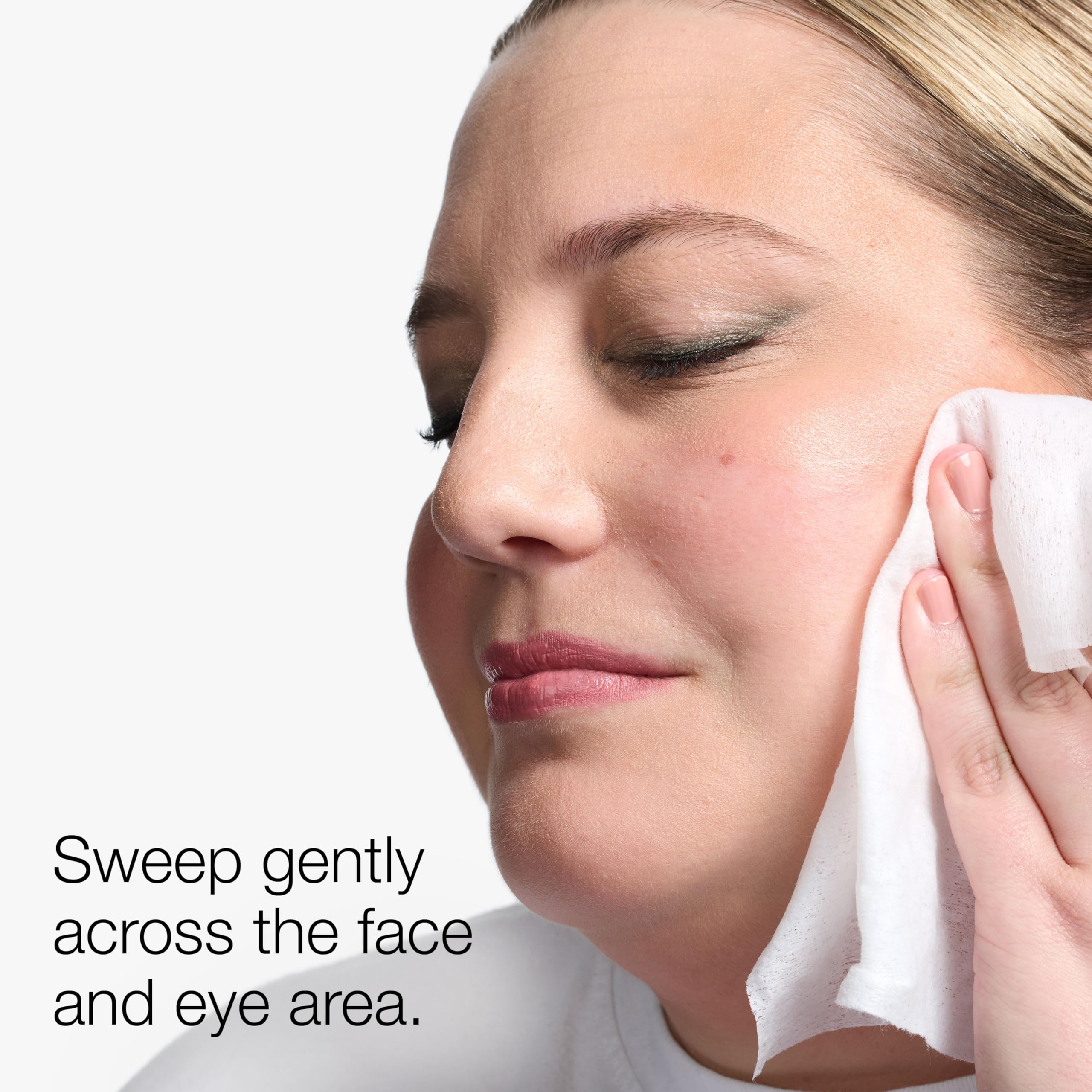 Clinique Take The Day Off Micellar Cleansing Makeup Remover Wipes For Face and Eyes | For All Skin Types | No Water Required | Perfect For Gym or Travel