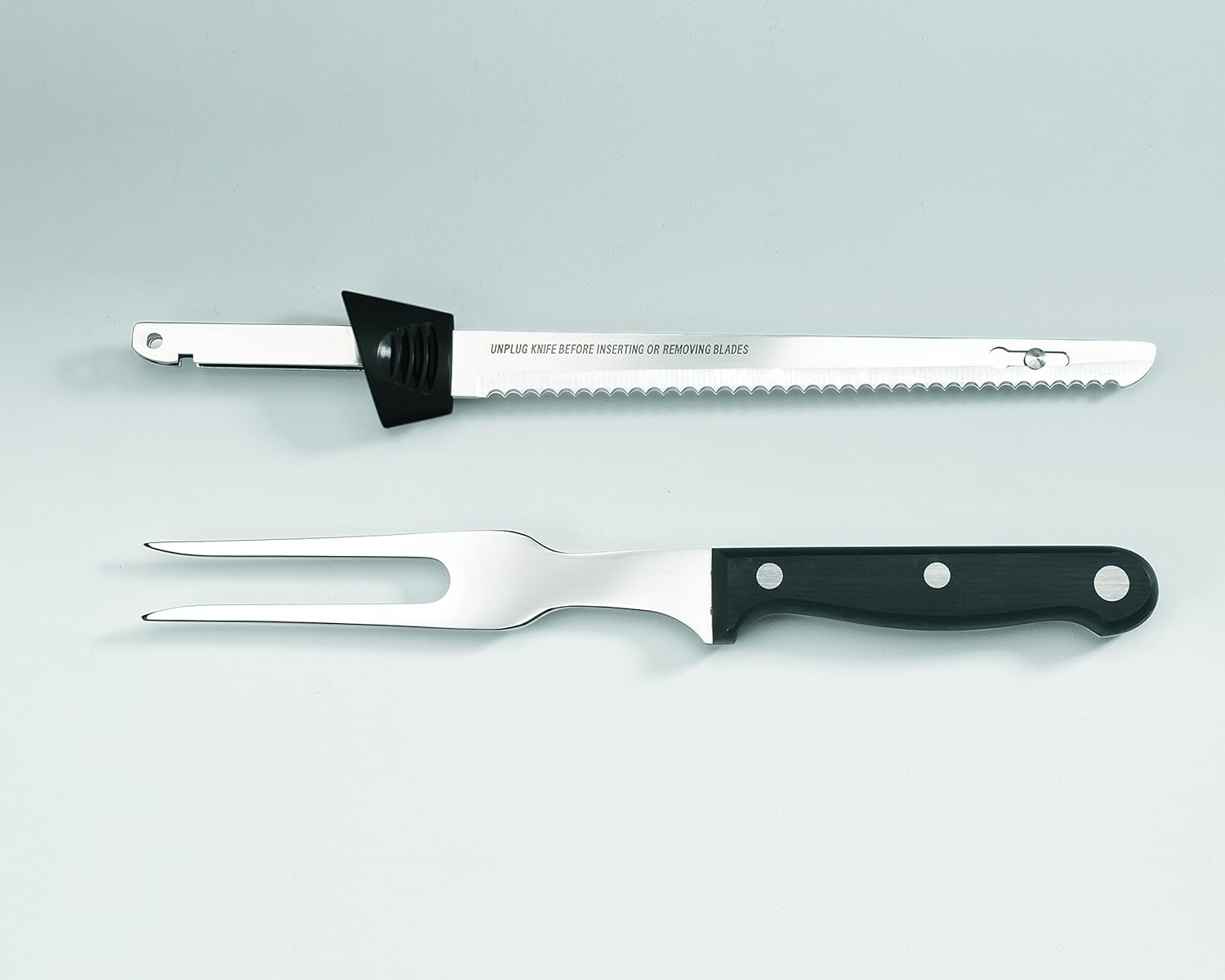 Hamilton Beach Electric Knife for Carving Meats, Poultry, Bread, Crafting Foam and More, Storage Case and Serving Fork Included, Black: Kitchen & Dining