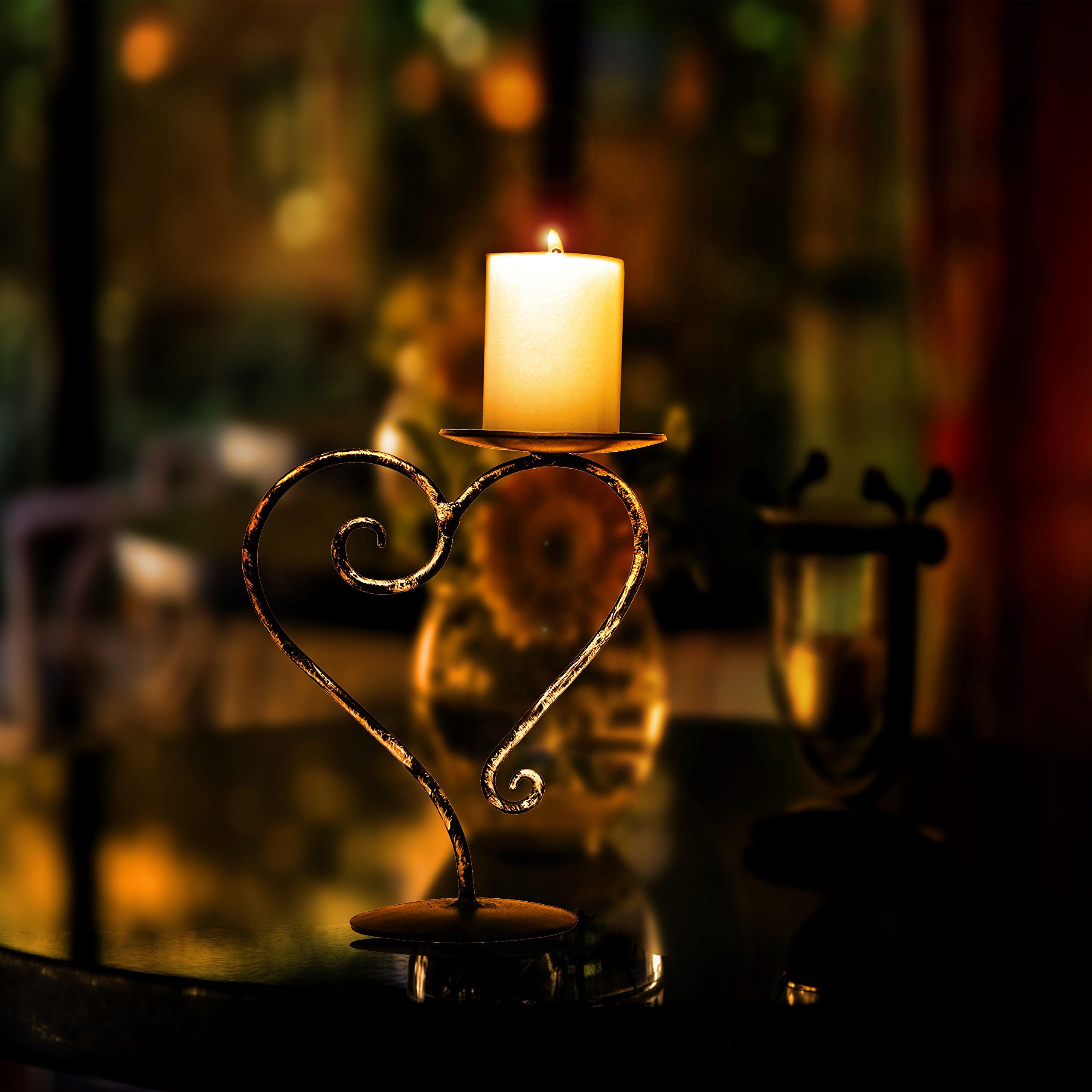 Crafia Golden Black Heart Shape Candle Holder, Coffee Table Decorative Centerpieces, Wrought Candle Holders for Home/Holiday Decoration, Candle Light Dinner and for Restaurants.