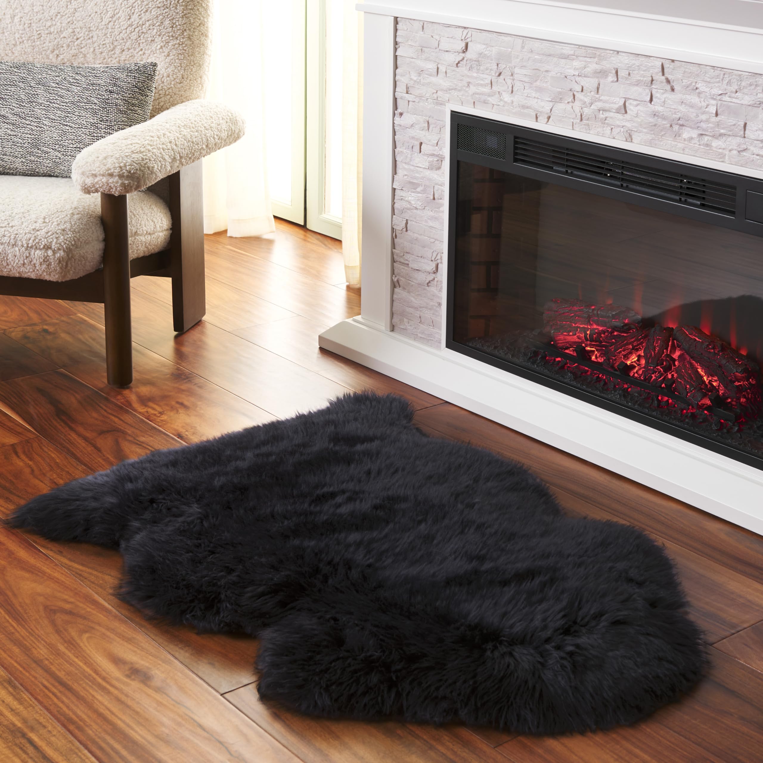 Safavieh Sheepskin Indoor Hand Made Accent Area Rug, Fur Collection, SHS121, in Midnight Black, 61 X 91 cm for Living Room, Bedroom or Any Indoor Space