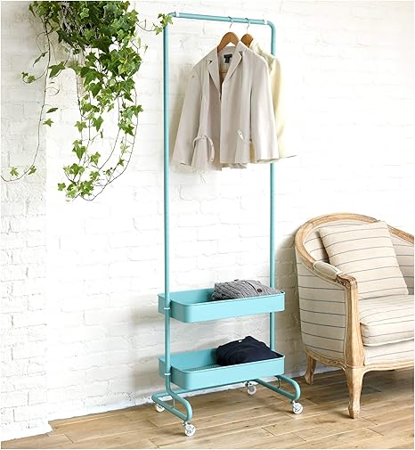 Amazon Co Jp 山善 ハンガーラック 衣類収納 トローリーハンガー 幅61 5 奥行43 高さ137 1cm ハンガー1段 バスケット2段 ストッパー付きキャスター 組立品 ターコイズブルー Lth 2b Tbl ホーム キッチン