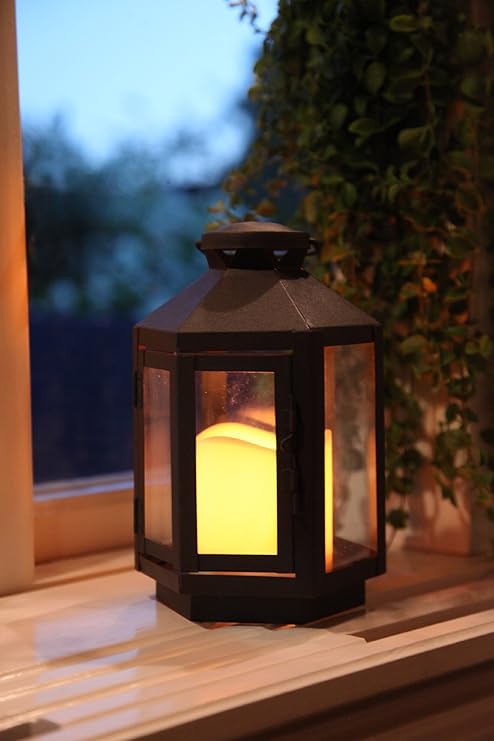 Romantisch dekorative LED Laterne mit kleiner Tür - 20 cm x 12 cm aus