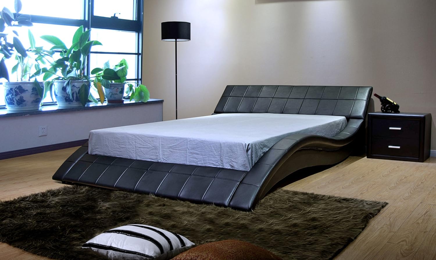 Amazon Com Greatime Contemporary Wave Like Shape Leatherette Platform Bed With Slats Queen Black Kitchen Dining