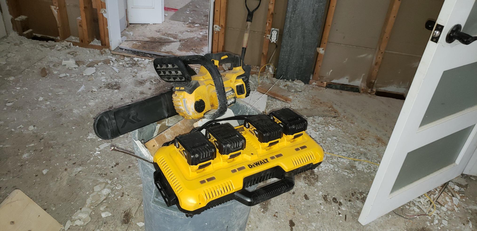 DEWALT 12V/20V/60V MAX Lithium-Ion 4-Port Fast Battery Charger photo review