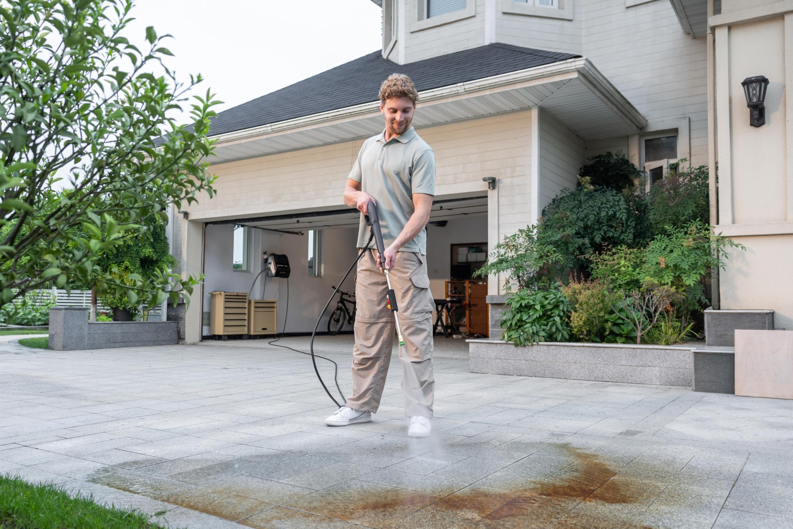 Giraffe Tools Wandmontierter Hochdruckreiniger, 1800 Watt, Max 2400 PSI, 2.0 GPM Elektrischer Wasserdruckreiniger, mit 30M Einziehbarem Schlauch, für Autos/Zäune/Garten, Schwarzer Harter Schlauch 8