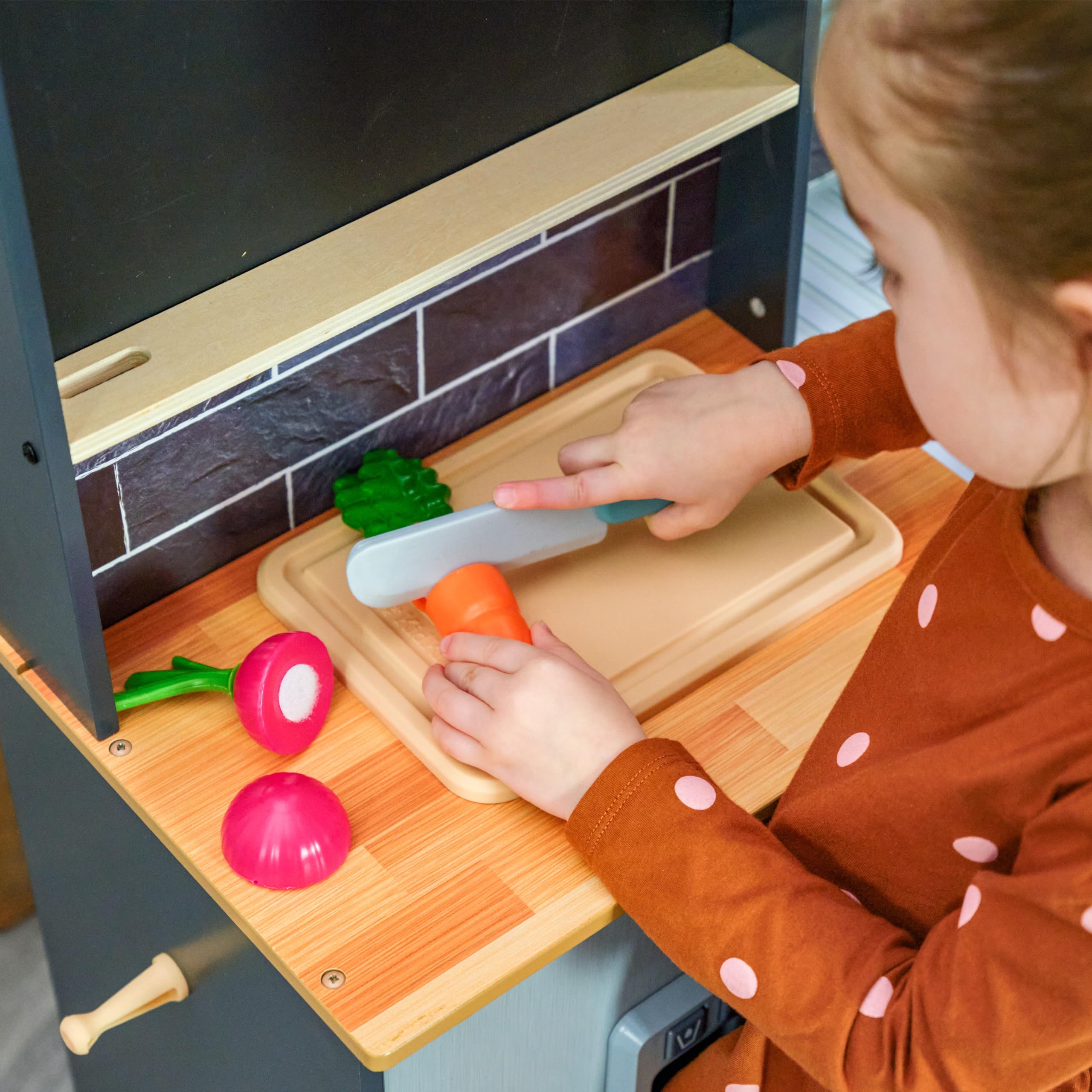 KidKraft Wooden Farm to Table Play Kitchen with EZ Kraft Assembly?, Lights & Sounds, Ice Maker and 17 Accessories