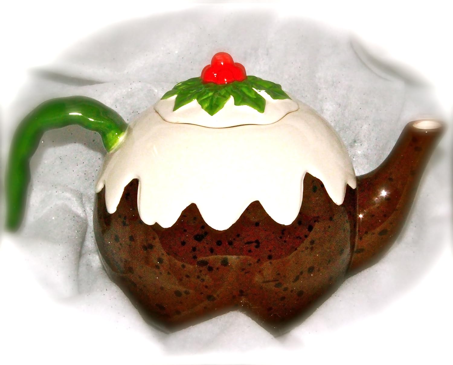 HDIUK Christmas Pudding Teapot 23cm with holly. Perfect for your Xmas