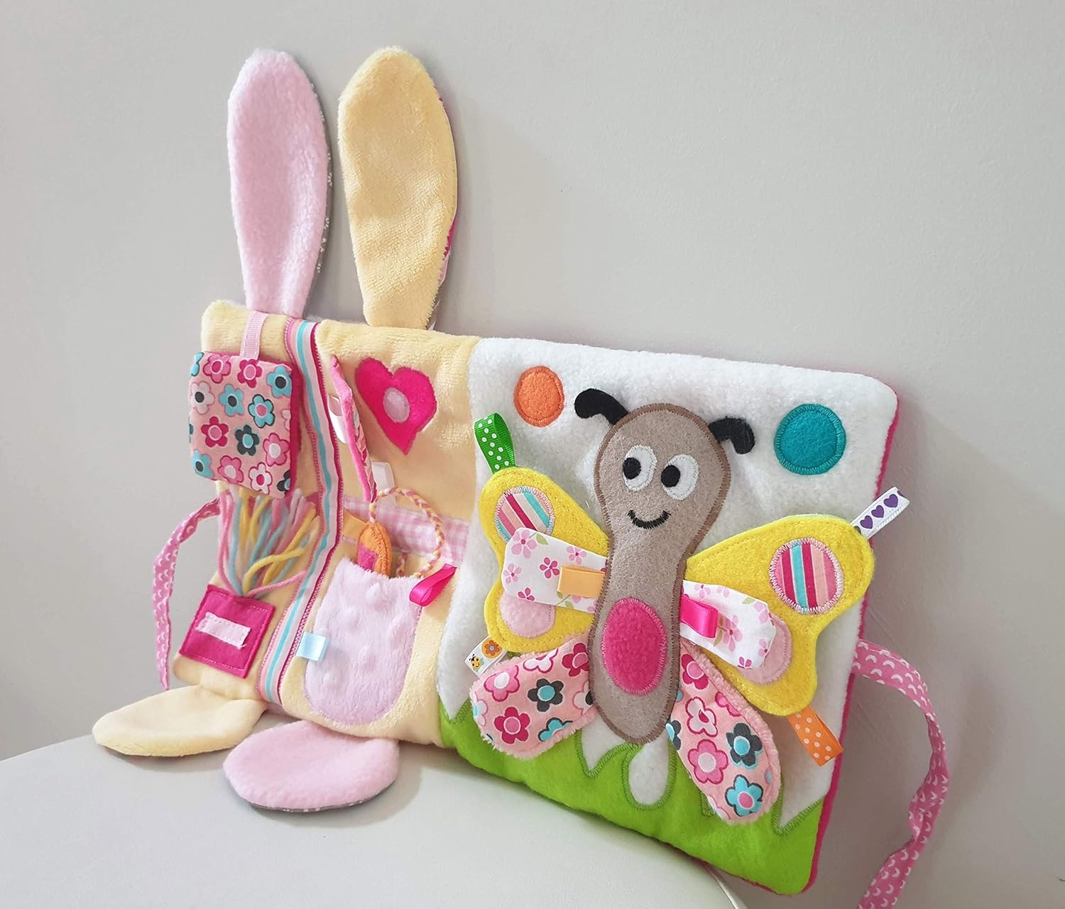 Livre D Eveil En Tissu Pour Bebe Livre D Activites Bebe Fait Main Solylan Amazon Fr Handmade