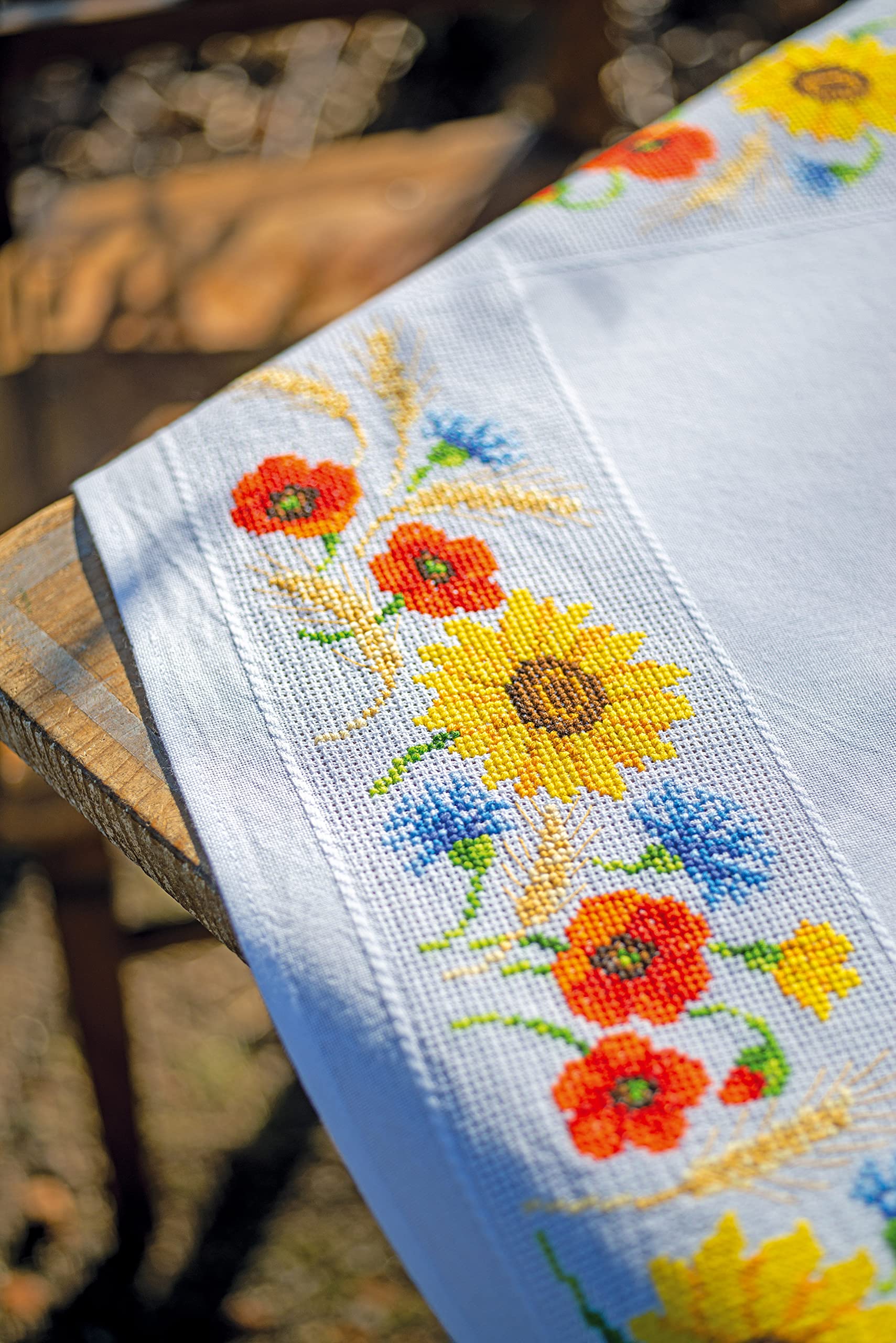 Vervaco Counted Cross Stitch Tablecloth Wild Flowers Embroidery Complete Kit Adult Creative Home Decoration Manual Table Cadeou DIY Approx. 80 x 80 cm Cross Stitch Embroidery