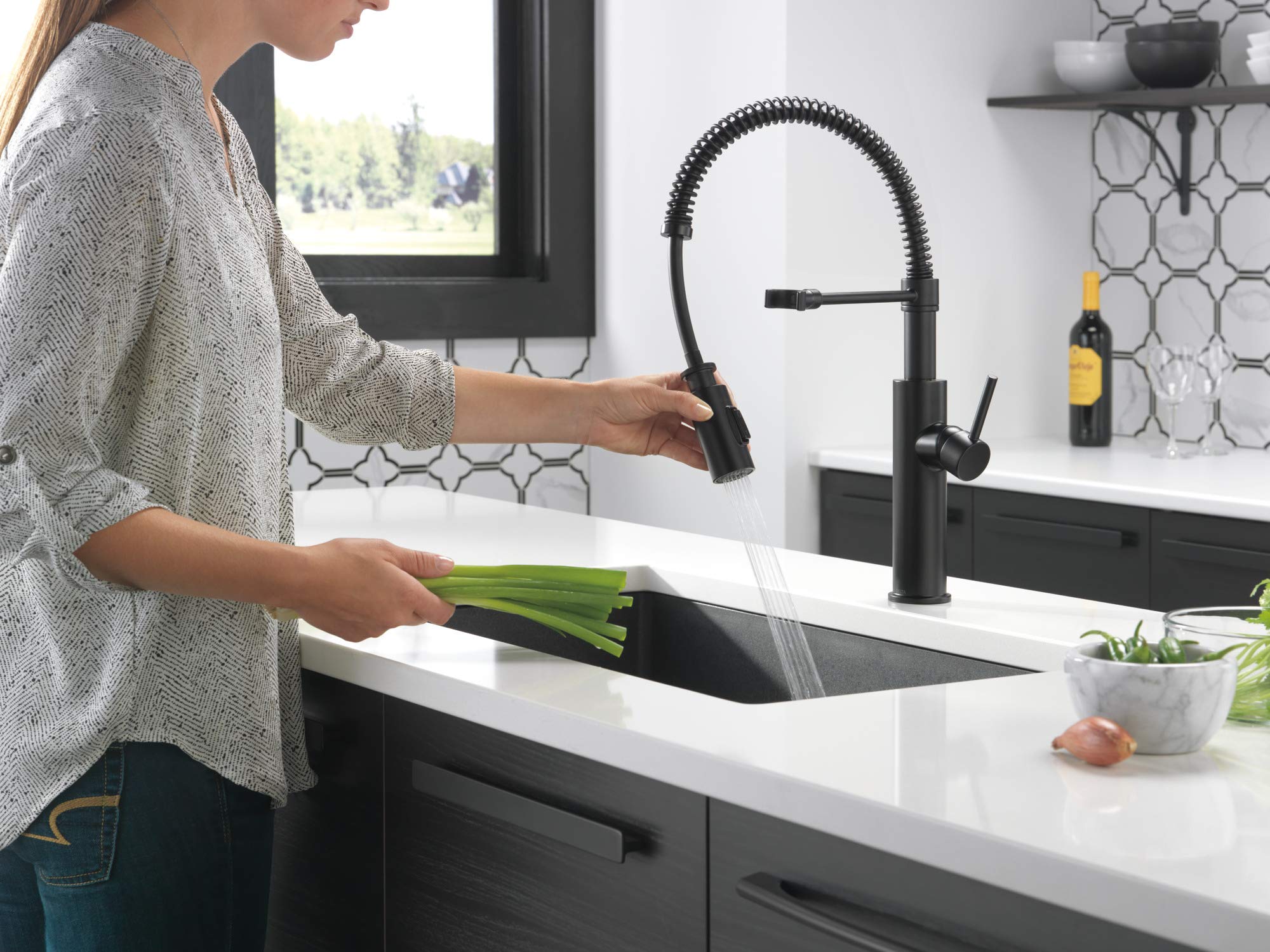 Delta Antoni Pro Style Commercial Kitchen Faucet with Pull Down Sprayer, Single Hole Matte Black Kitchen Sink Faucet, Single Handle, Matte Black 18803-BL-DST