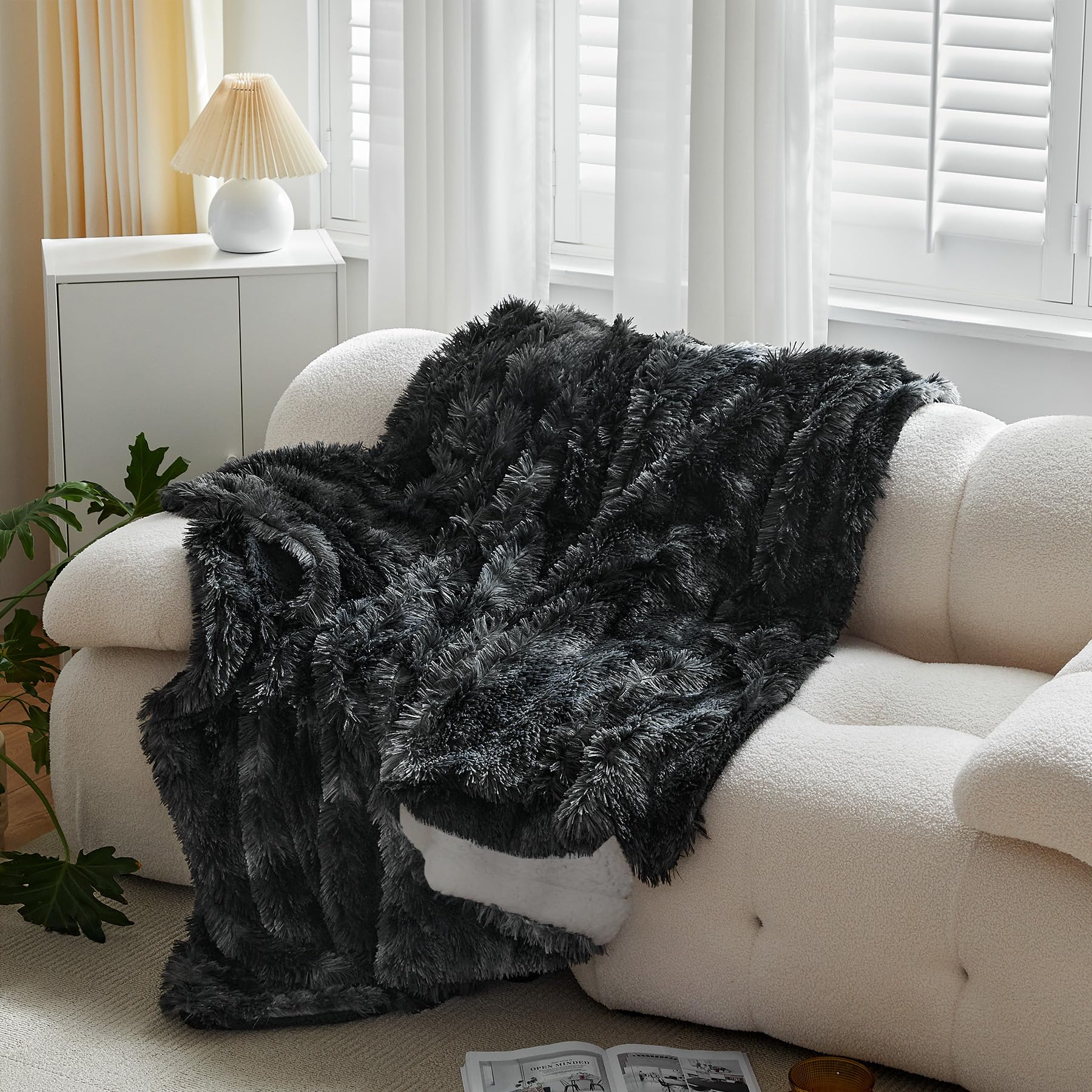 Wajade Fluffy Fuzzy Throw Blanket Super Soft Warm Large Blanket for Bed Couch Car Sherpa Faux Fur Blanket,Black White 200x220CM