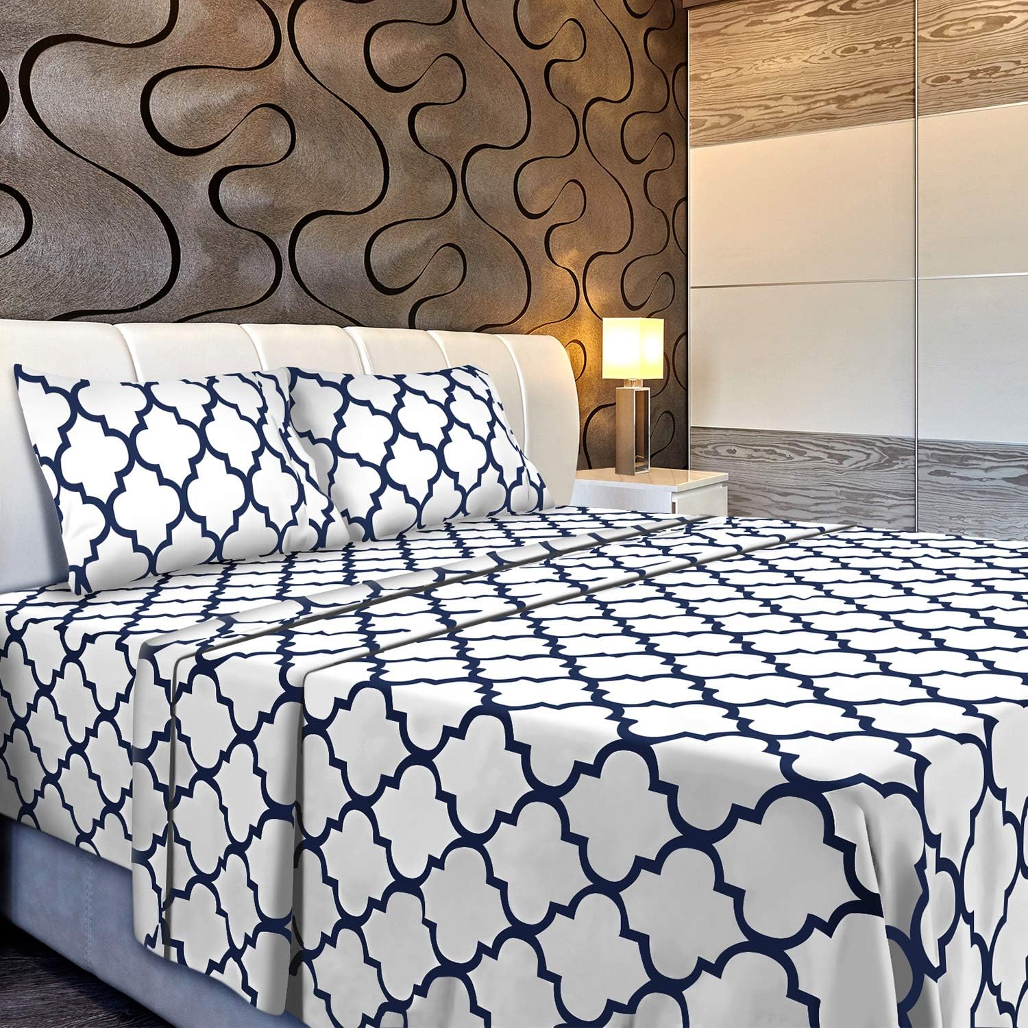 Utopia Bedding Printed Queen Sheet Set - 1 Fitted Sheet, 1 Flat Sheet and 2 Pillowcases - Soft Brushed Microfiber Fabric - Shrinkage and Fade Resistant (Queen, White Quatrefoil with Navy Pattern): Kitchen & Dining