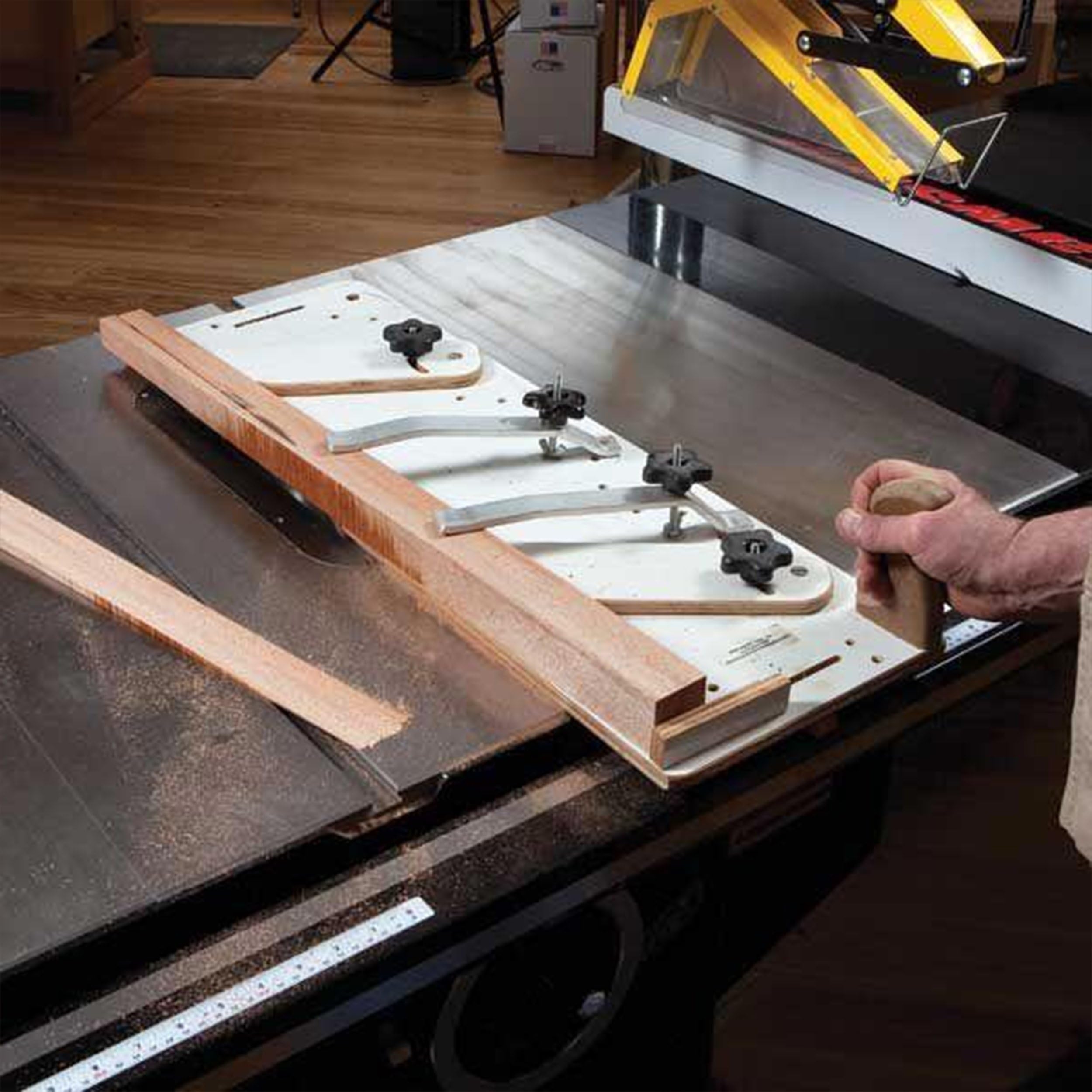 Woodworking Project Paper Plan to Build Sled Style Tapering Jig