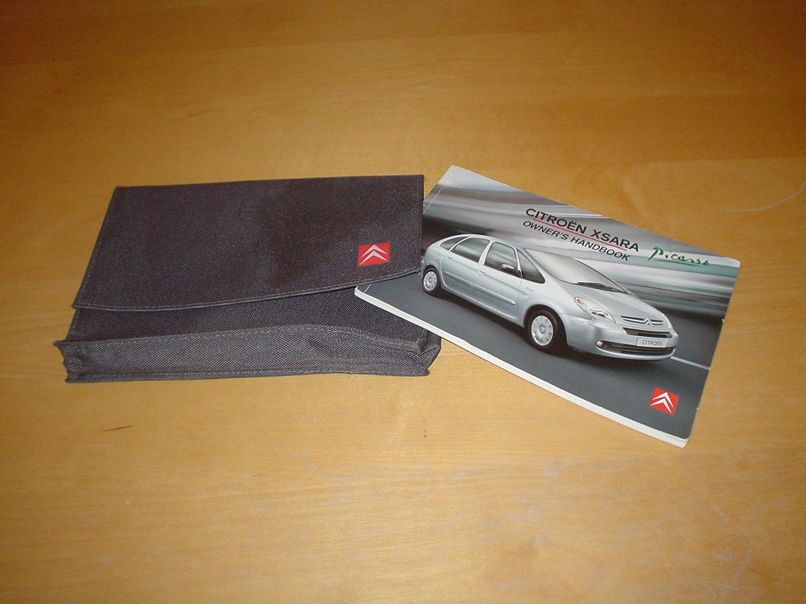 CITROEN XSARA PICASSO OWNERS HANDBOOK c/w WALLET - 1.6 1.8 LITRE PETROL 2.0  HDI DIESEL ENGINES - OWNER'S HAND BOOK MANUAL Paperback – 2004