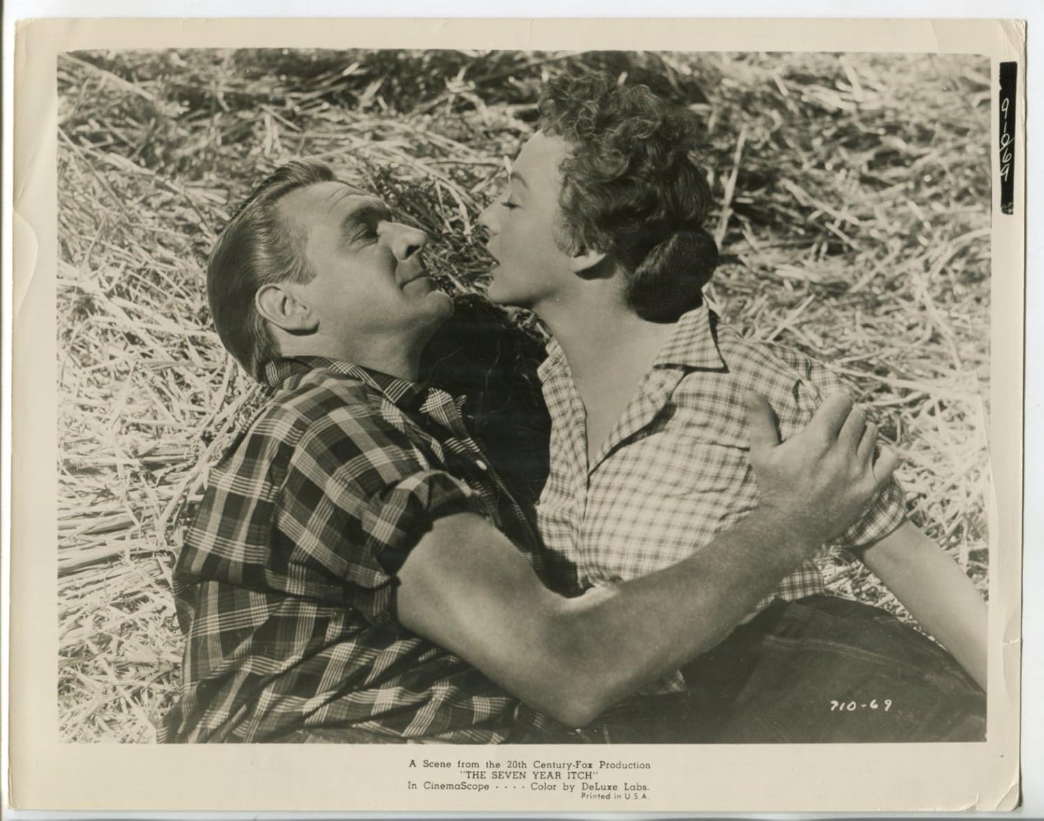 Movie Photo The Seven Year Itch 8 X10 B W Promo Still Sonny Tufts Evelyn Keyes G At Amazon S Entertainment Collectibles Store