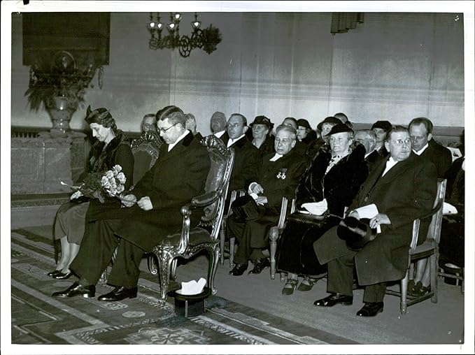 Amazon Com Vintage Photo Of The 50th Century Memorial Celebrated With Music Service In The Maria Church At The Front You Will See Louise Mountbatten And Gustaf Vi Adolf 8 April 1937 Entertainment
