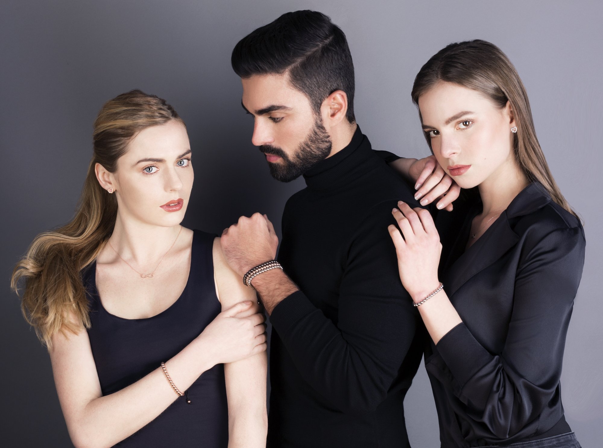 NAMANA Freundschafts-Armband mit Metall-Beads Unisex Perlenarmband mit verstellbarer schwarzer Schnur, für Sie und Ihn (Gold, Edelstahl)