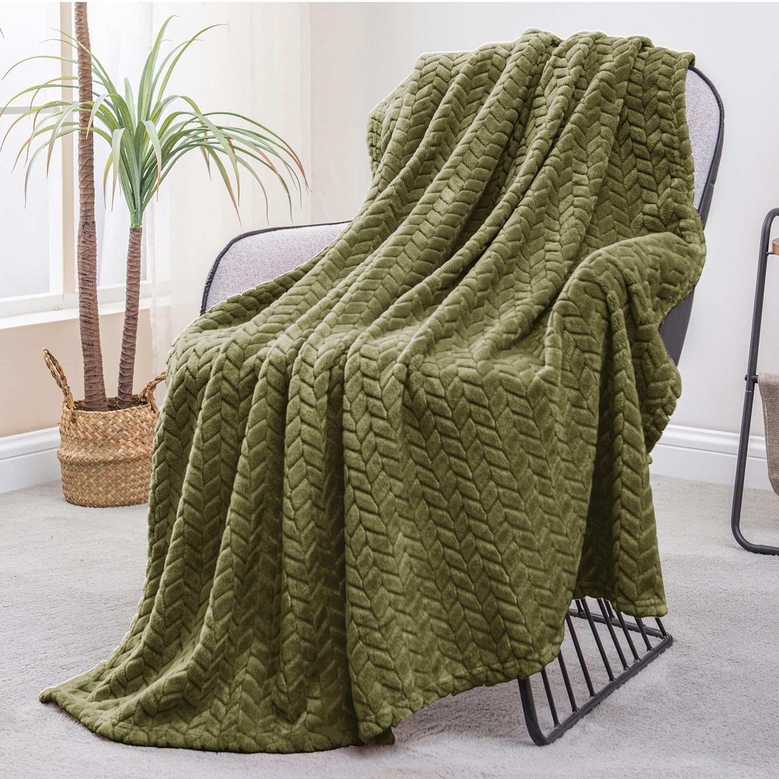 Exclusivo Mezcla Fleece Throw Blanket for Sofa and Bed, 127x178 CM Soft Cozy Jacquard Flannel Blankets, Lightweight Fuzzy Plush Warm Throws for All Seasons, Olive Green